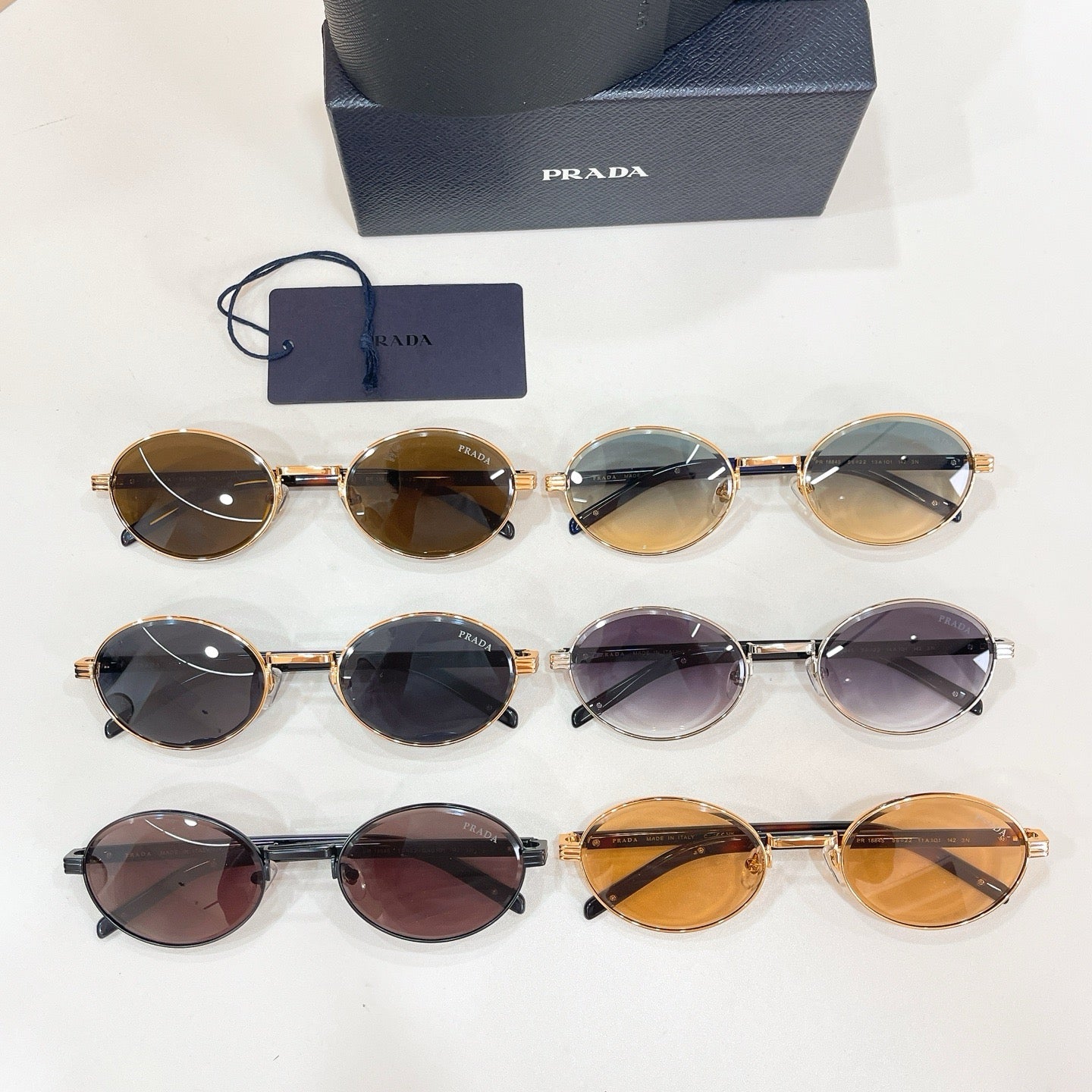 Mehrfarbige Sonnenbrille