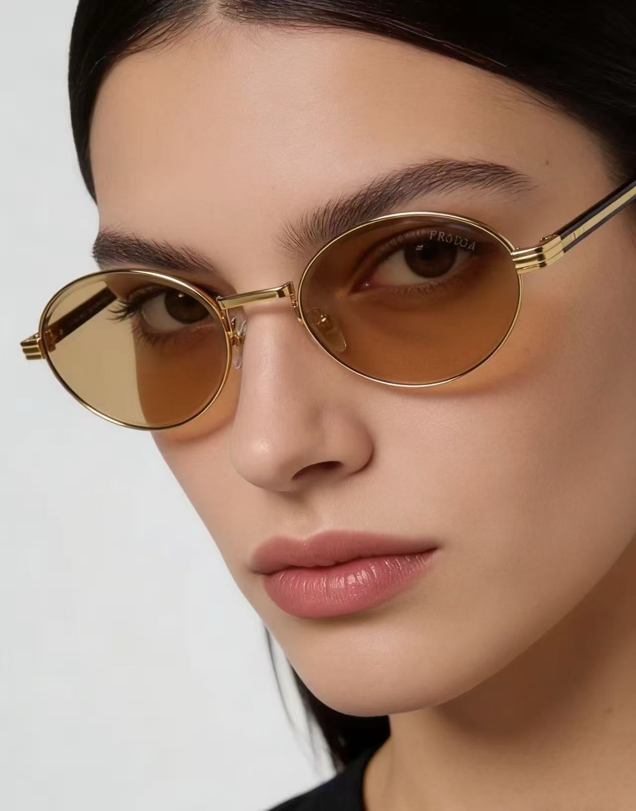 Mehrfarbige Sonnenbrille