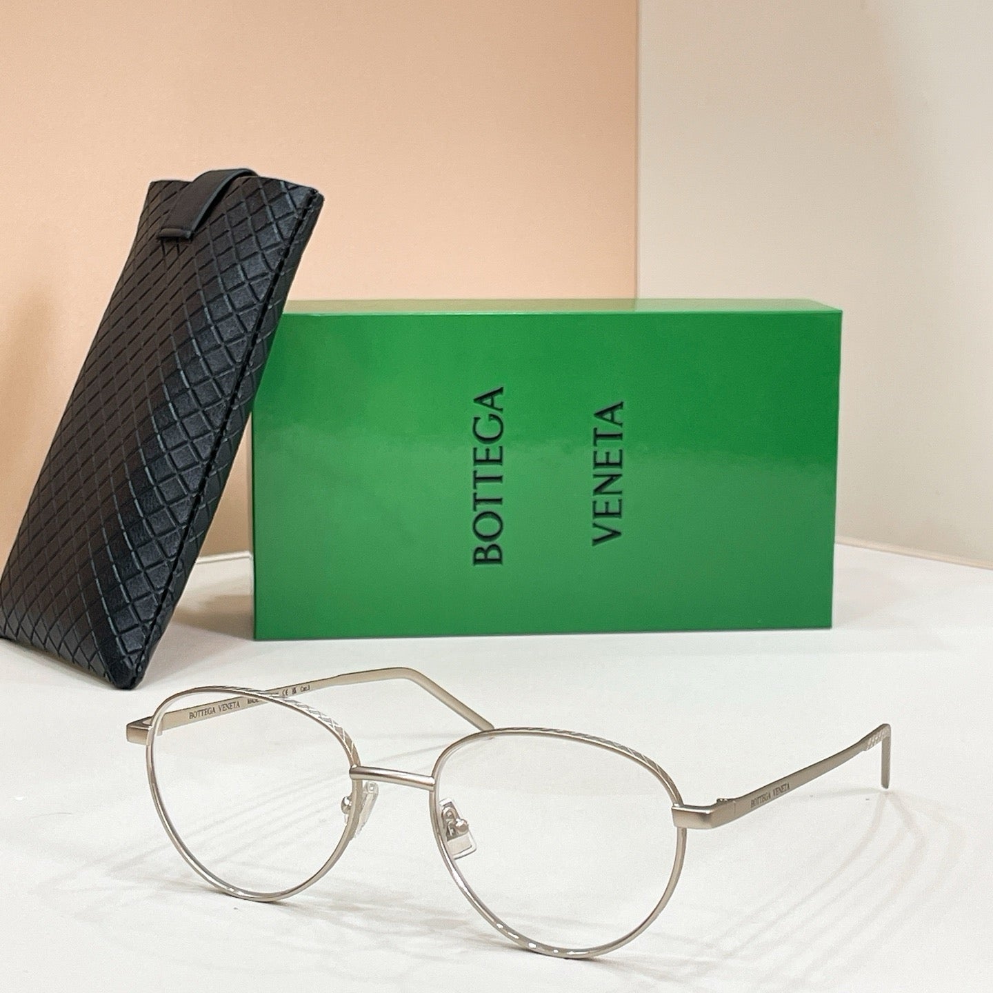 Mehrfarbige Sonnenbrille