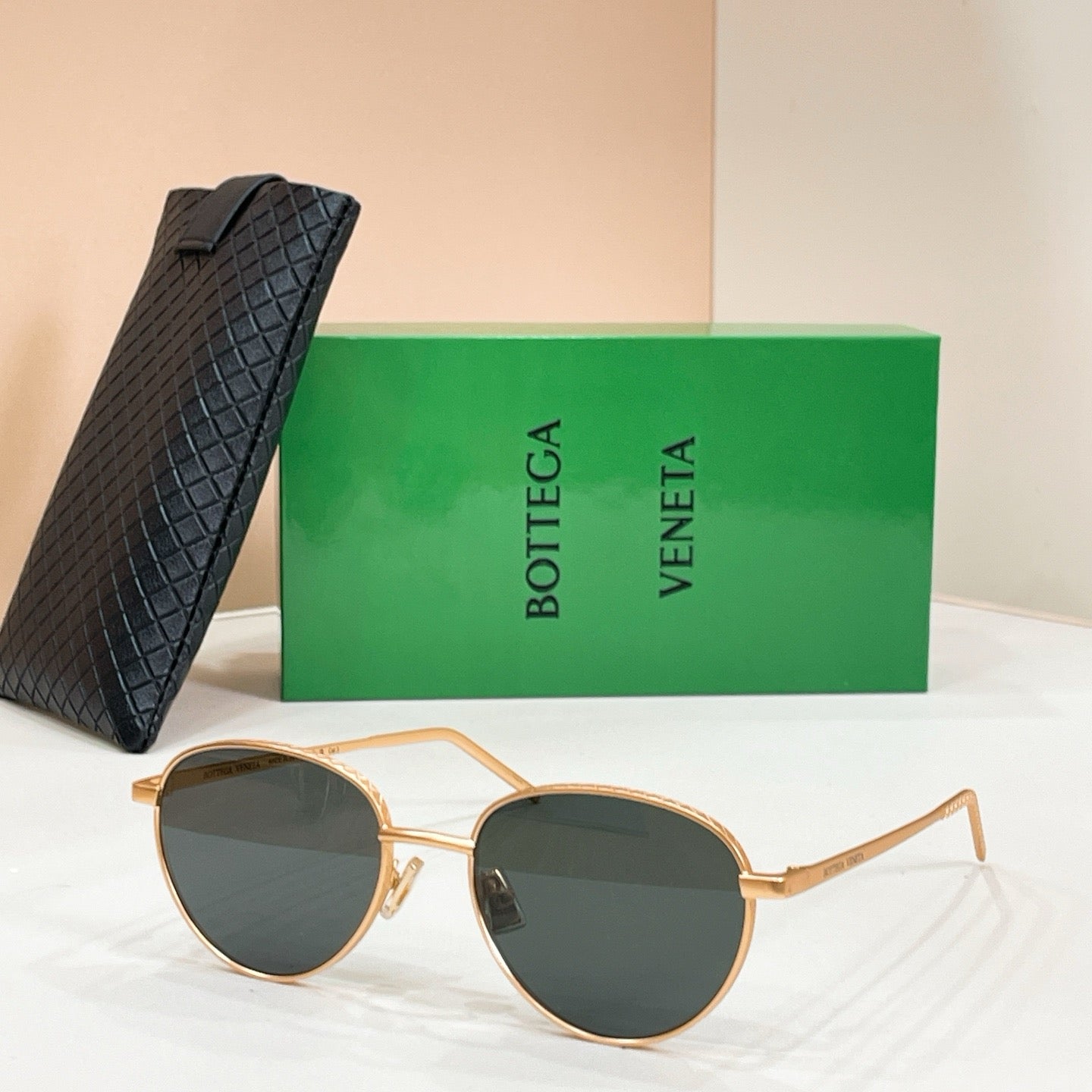 Mehrfarbige Sonnenbrille