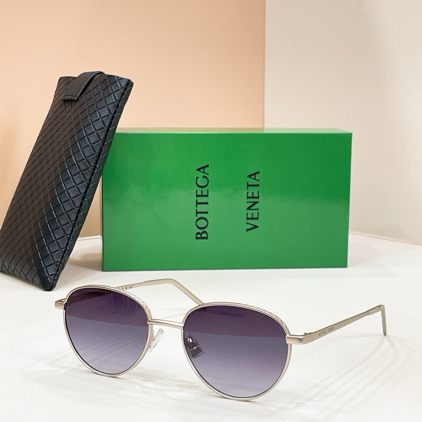 Mehrfarbige Sonnenbrille