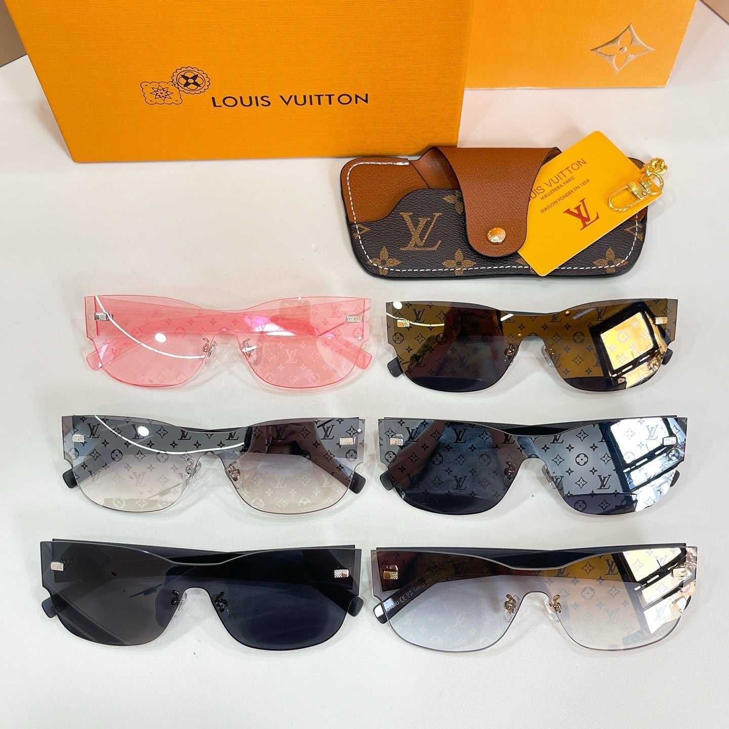 Mehrfarbige Sonnenbrille