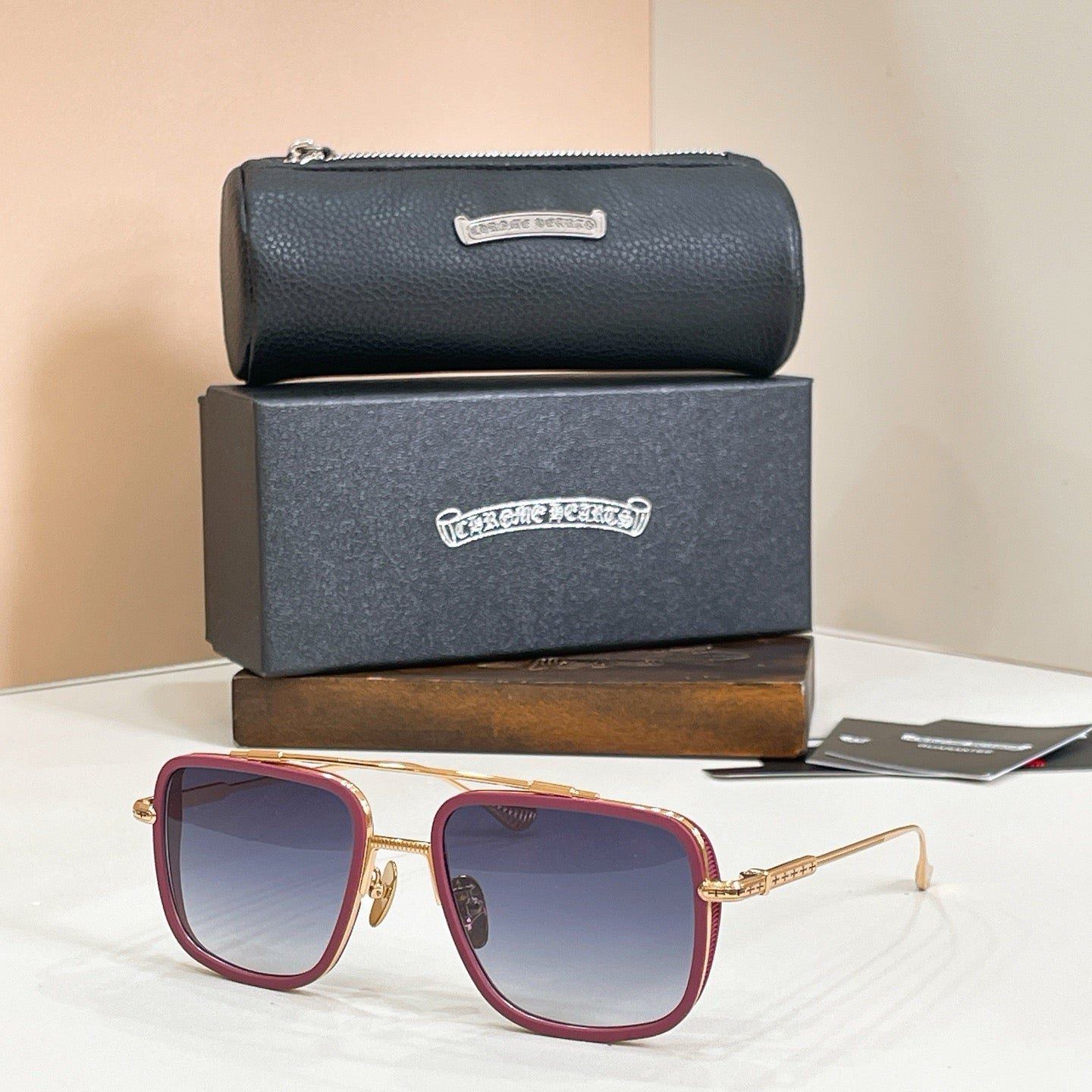 Mehrfarbige Sonnenbrille
