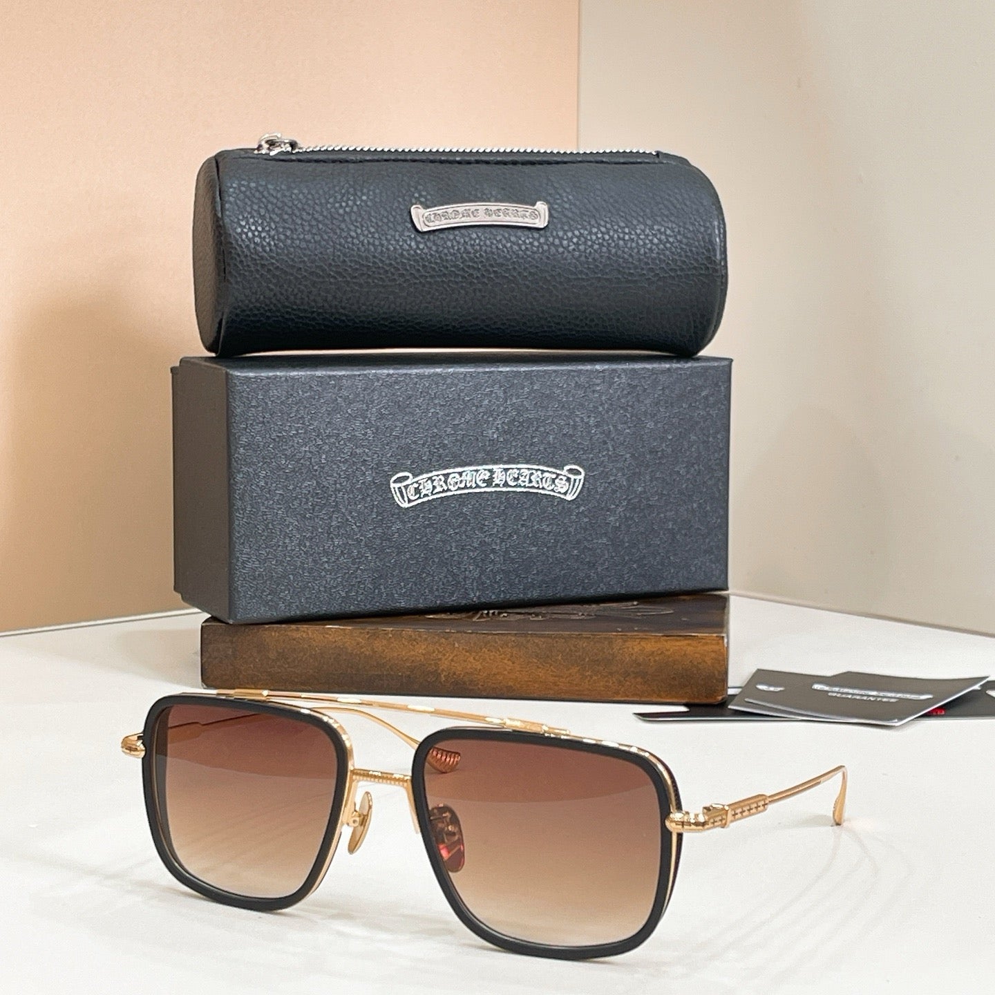 Mehrfarbige Sonnenbrille
