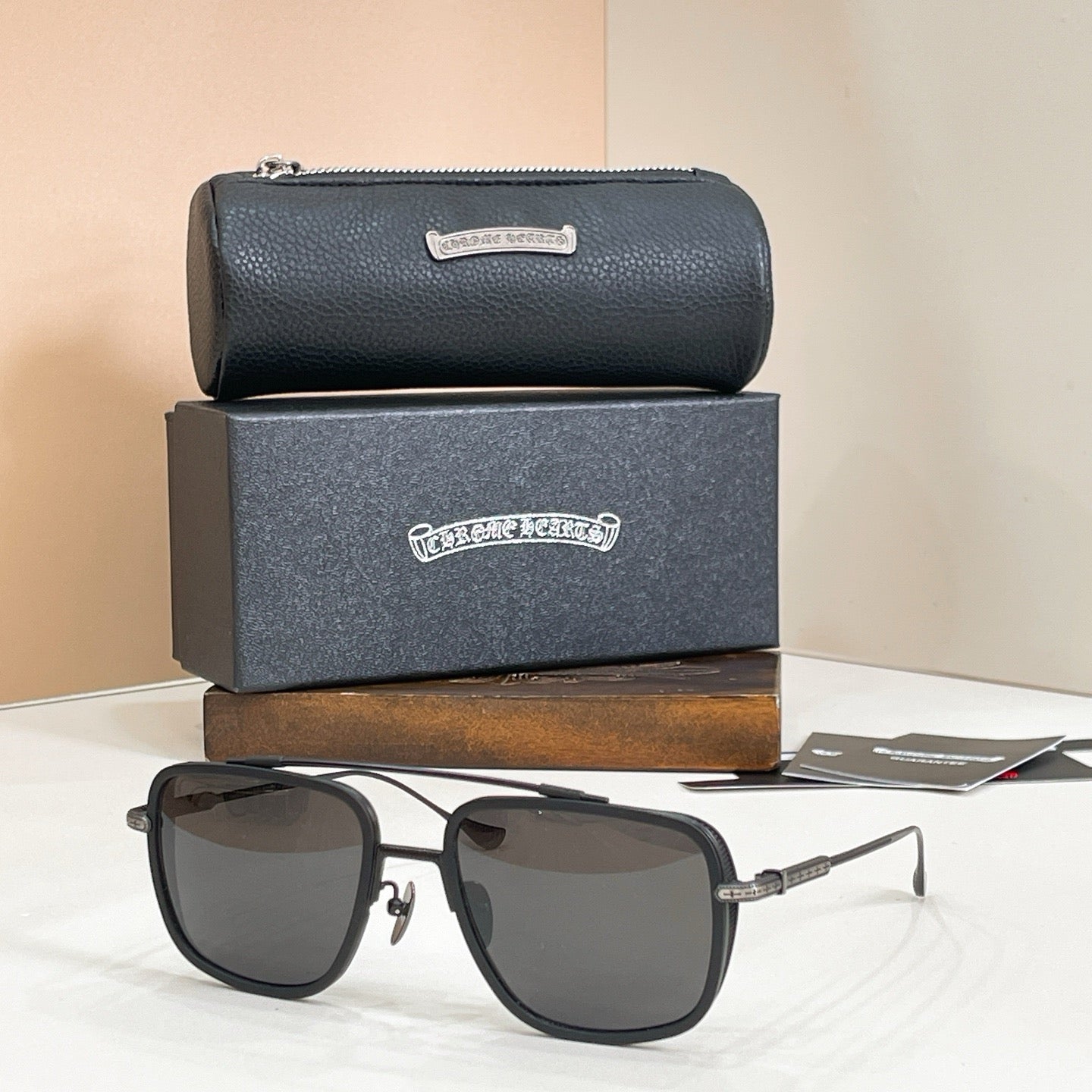 Mehrfarbige Sonnenbrille