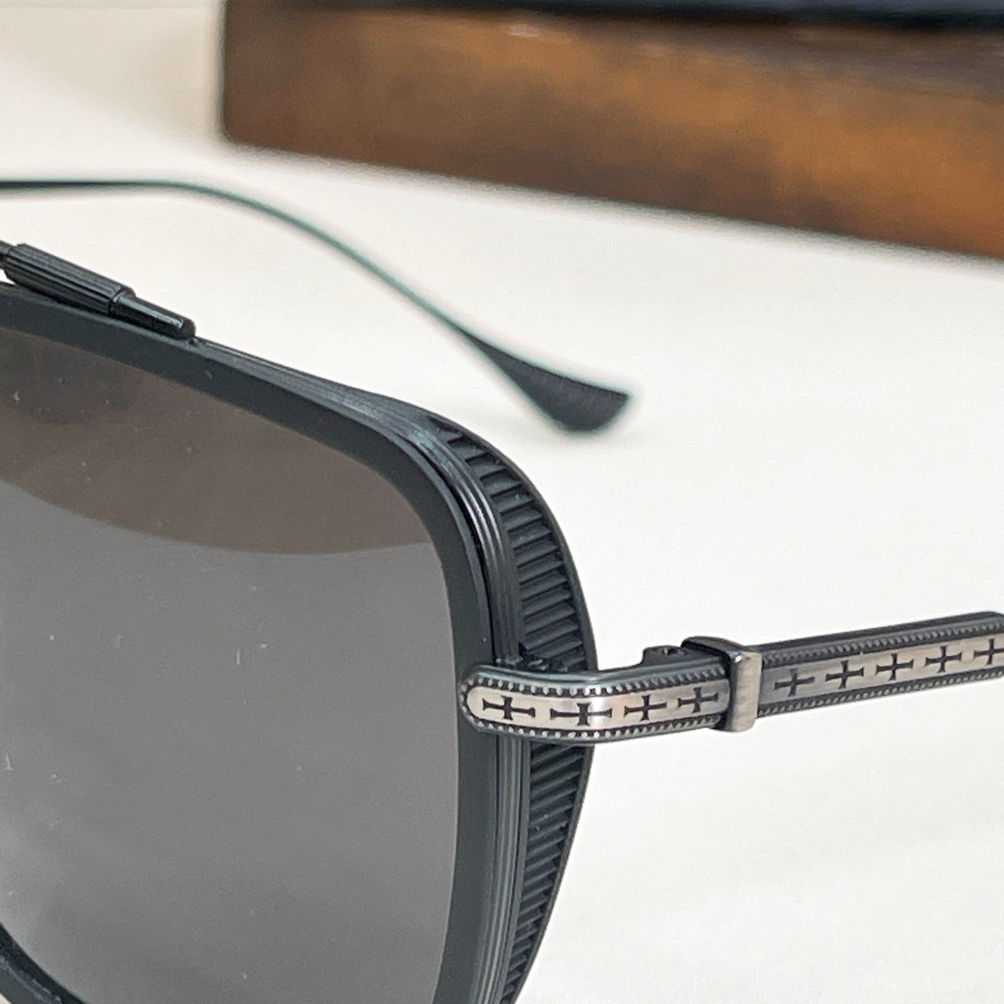 Mehrfarbige Sonnenbrille
