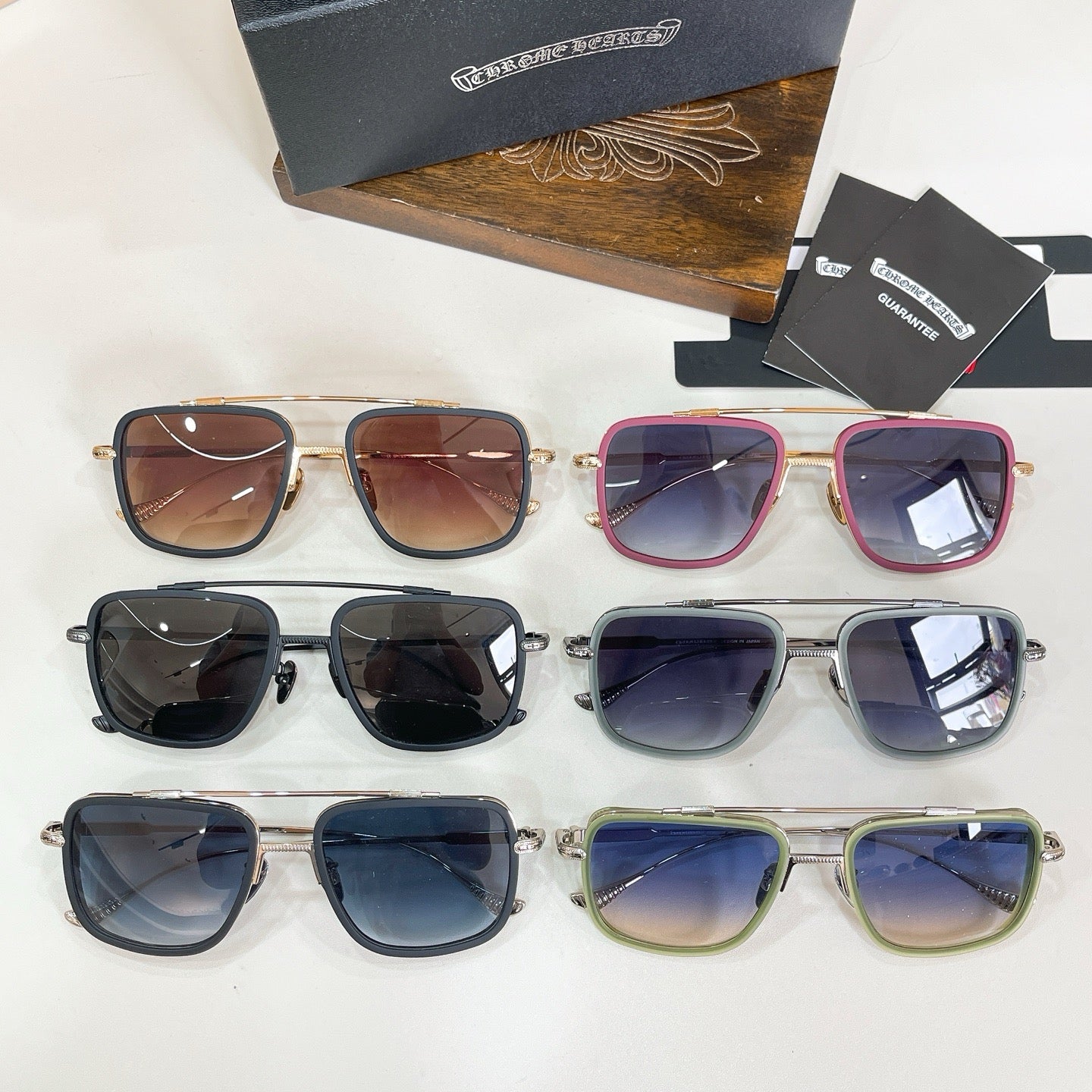 Mehrfarbige Sonnenbrille