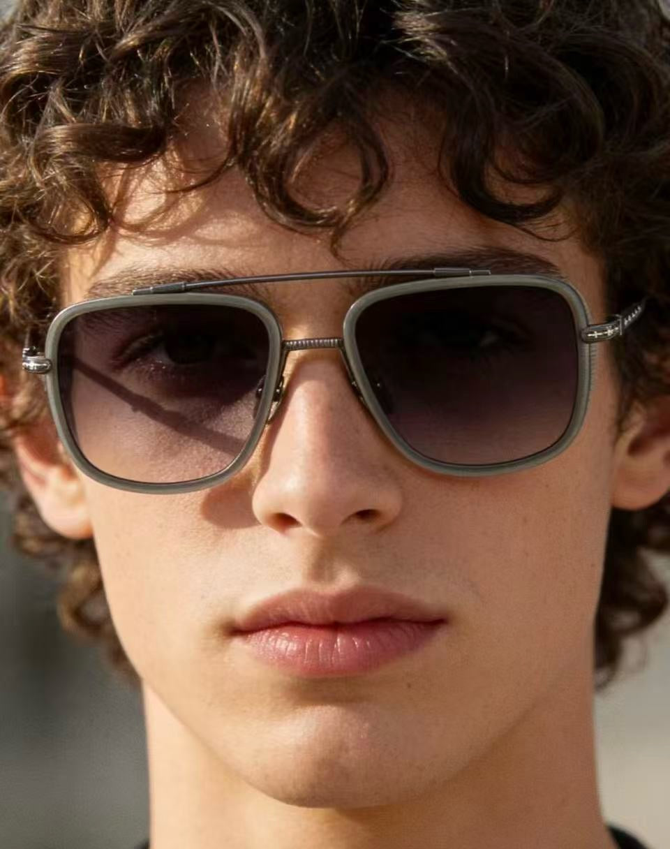 Mehrfarbige Sonnenbrille