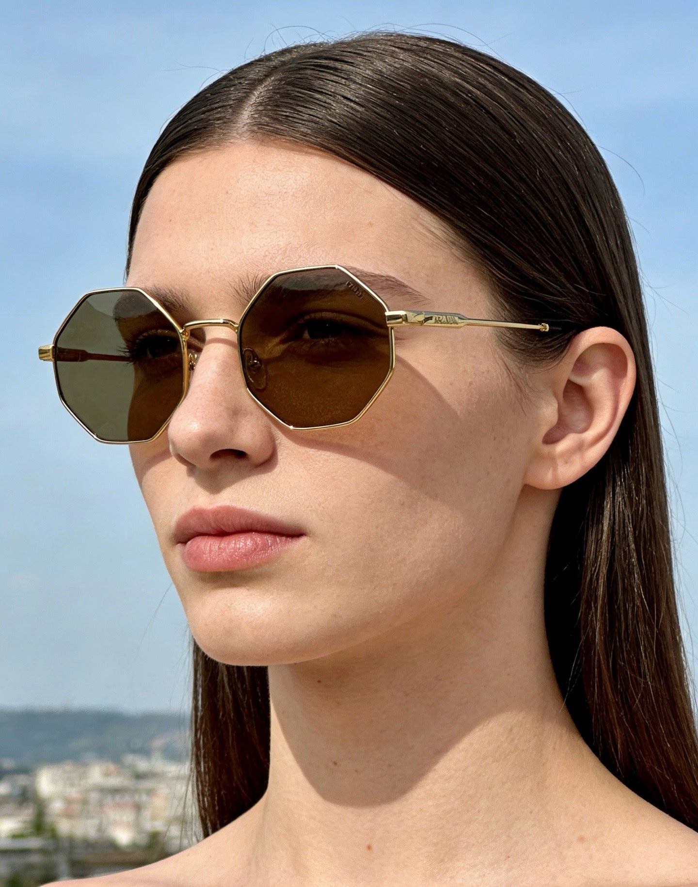 Mehrfarbige Sonnenbrille