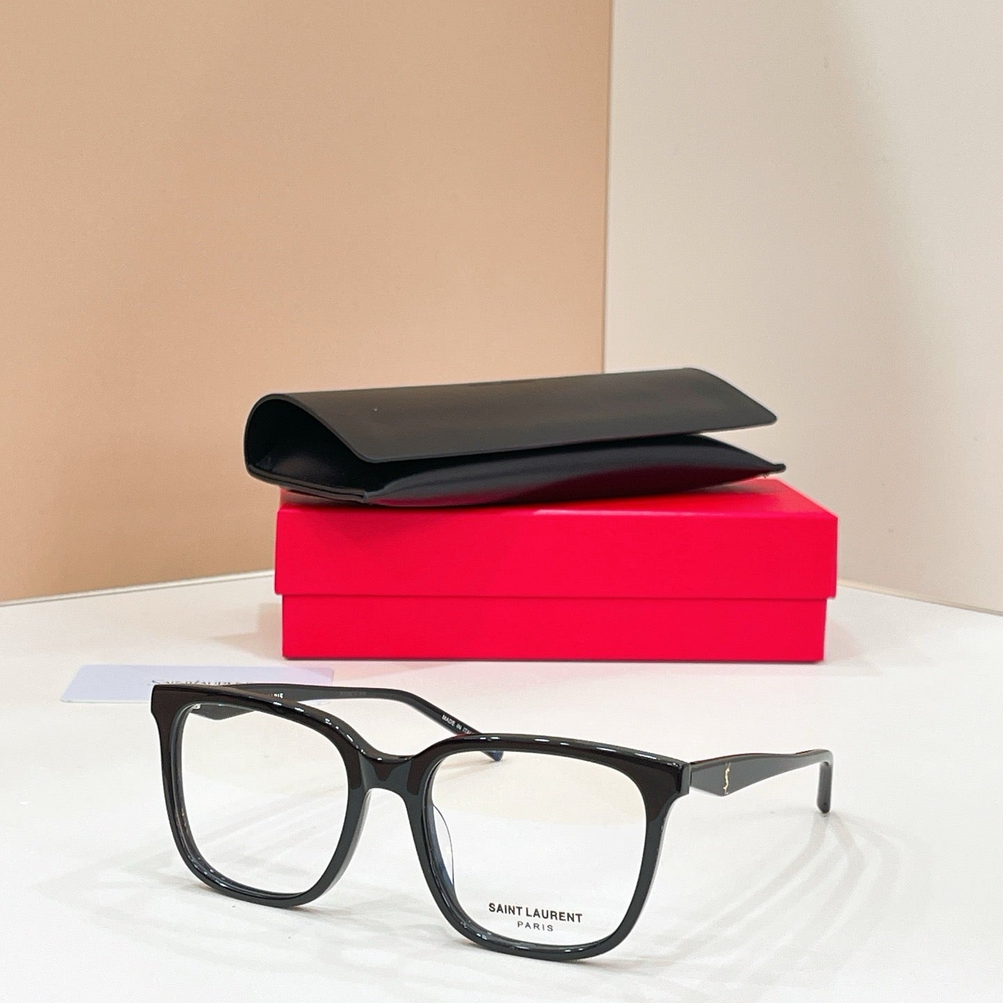 Mehrfarbige Sonnenbrille