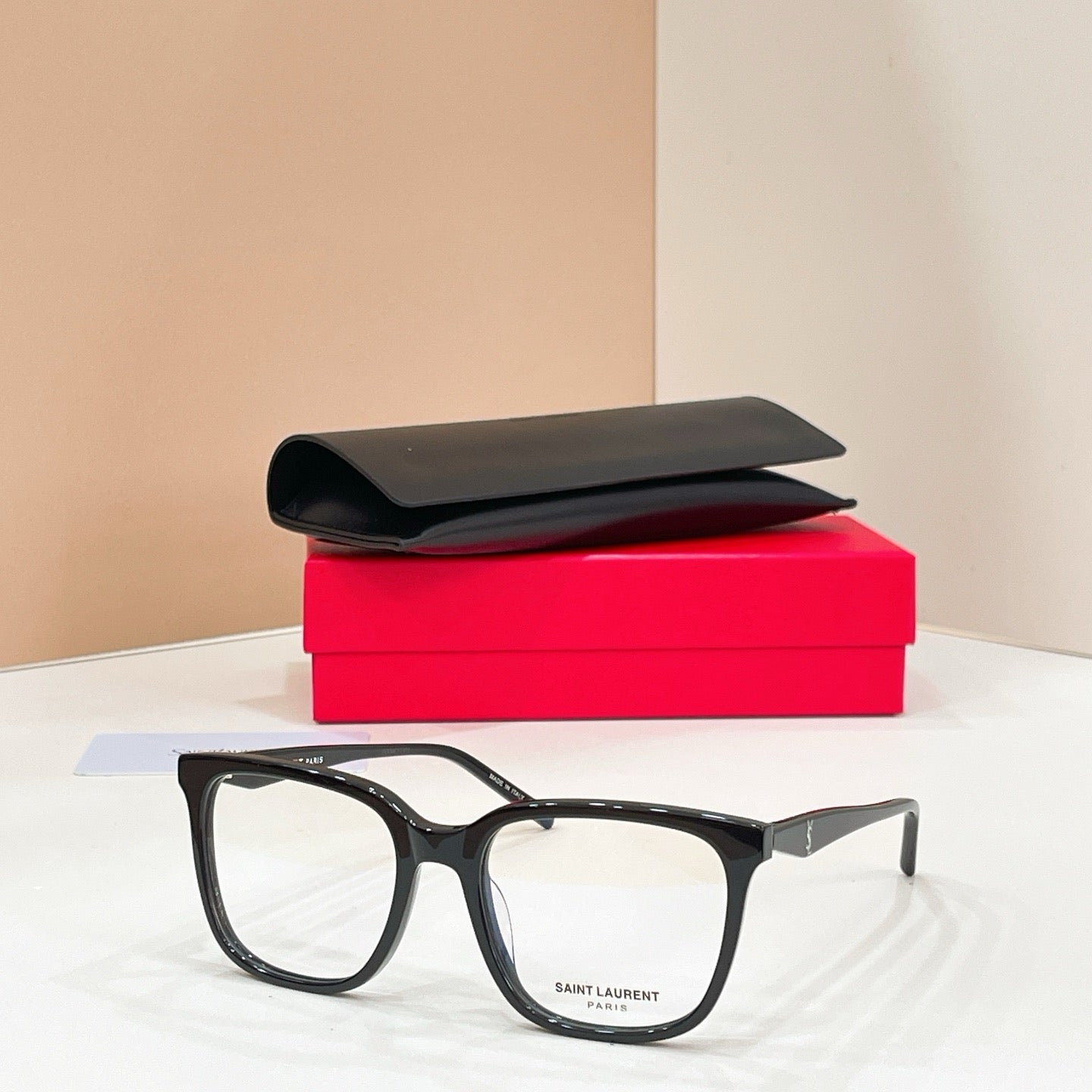 Mehrfarbige Sonnenbrille
