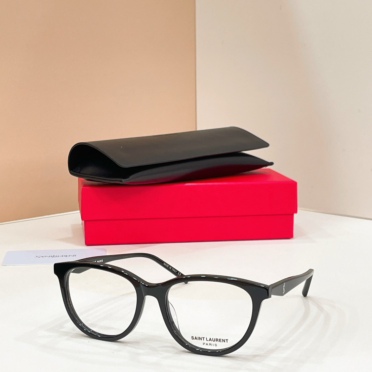 Mehrfarbige Sonnenbrille