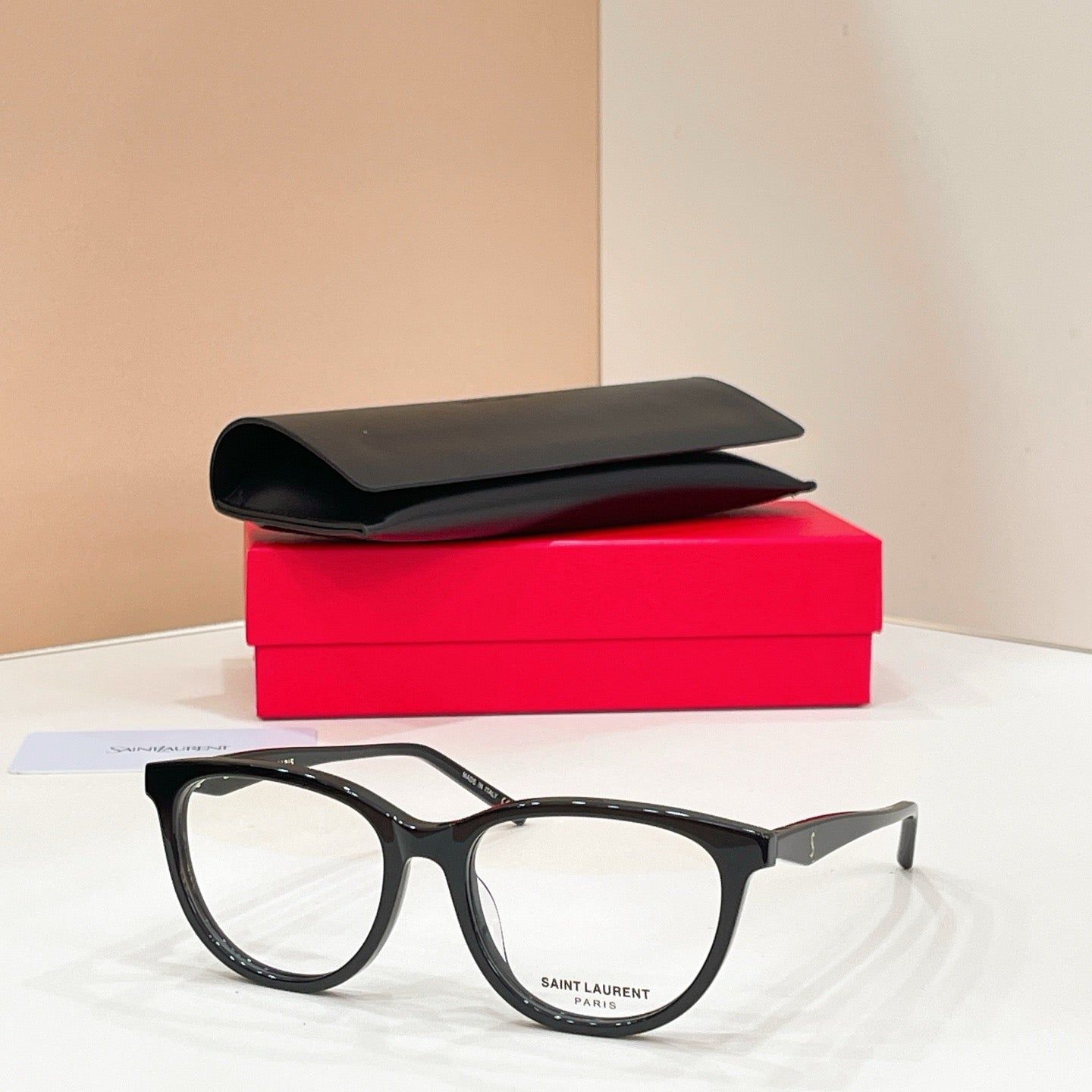 Mehrfarbige Sonnenbrille