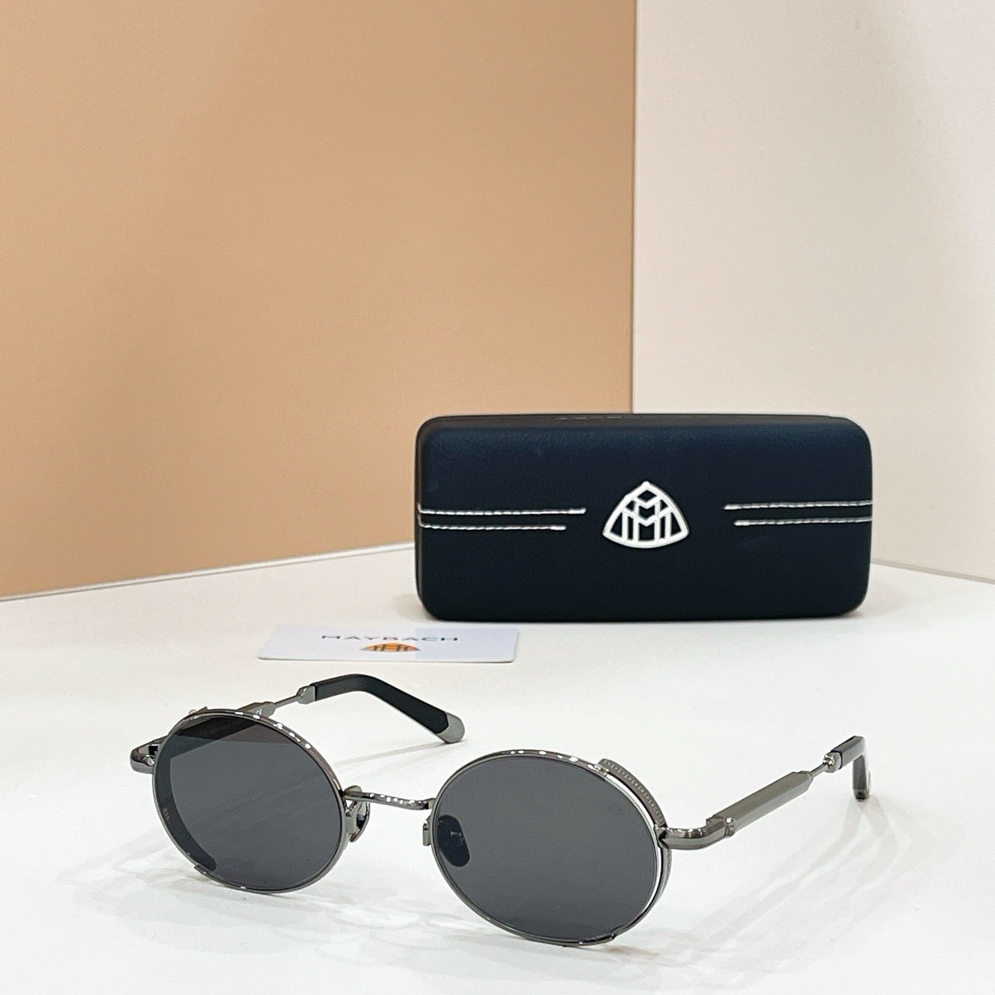 Mehrfarbige Sonnenbrille