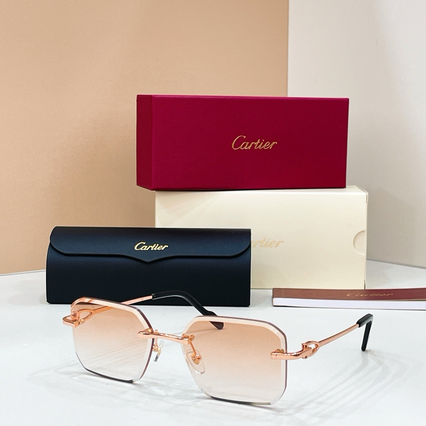 Mehrfarbige Sonnenbrille