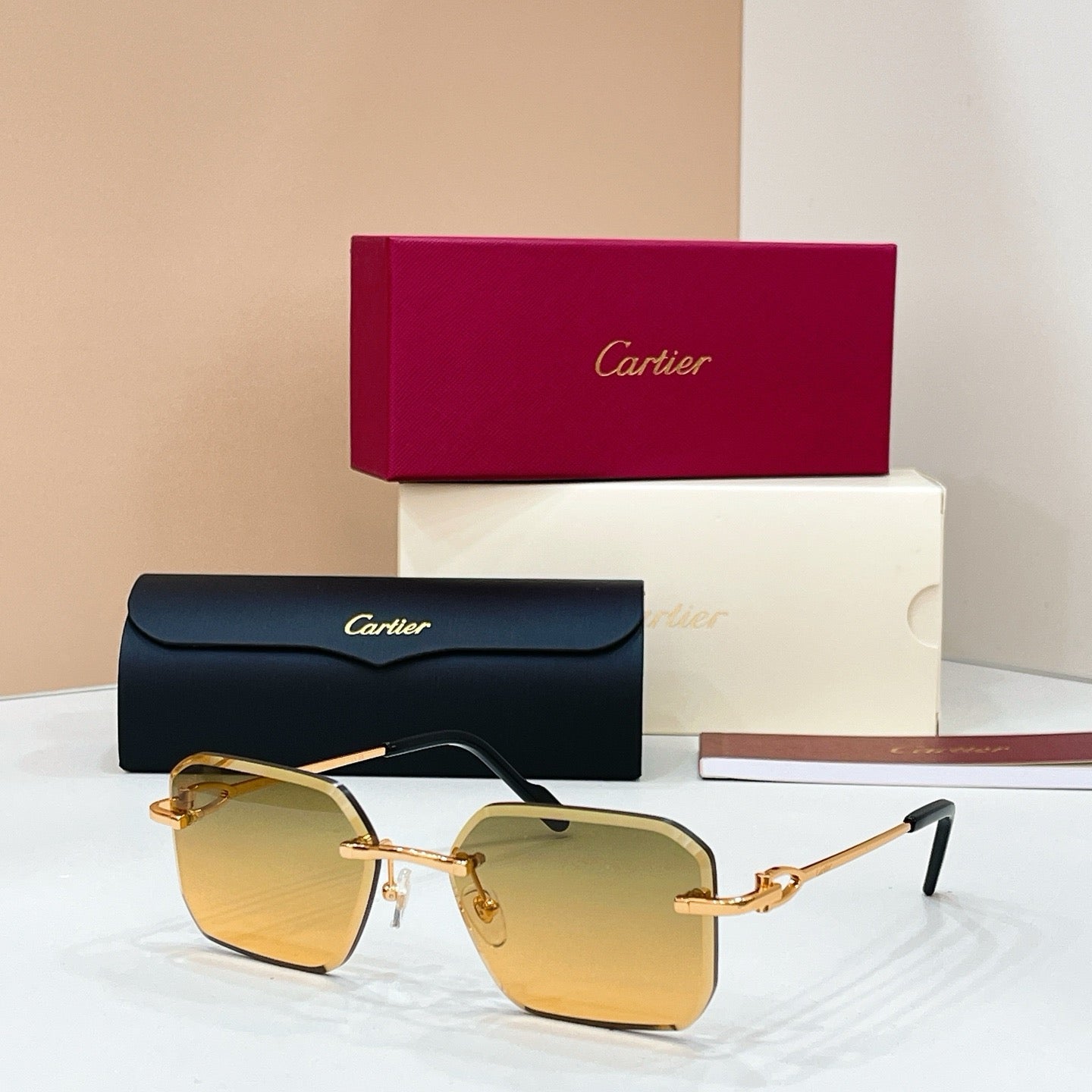 Mehrfarbige Sonnenbrille