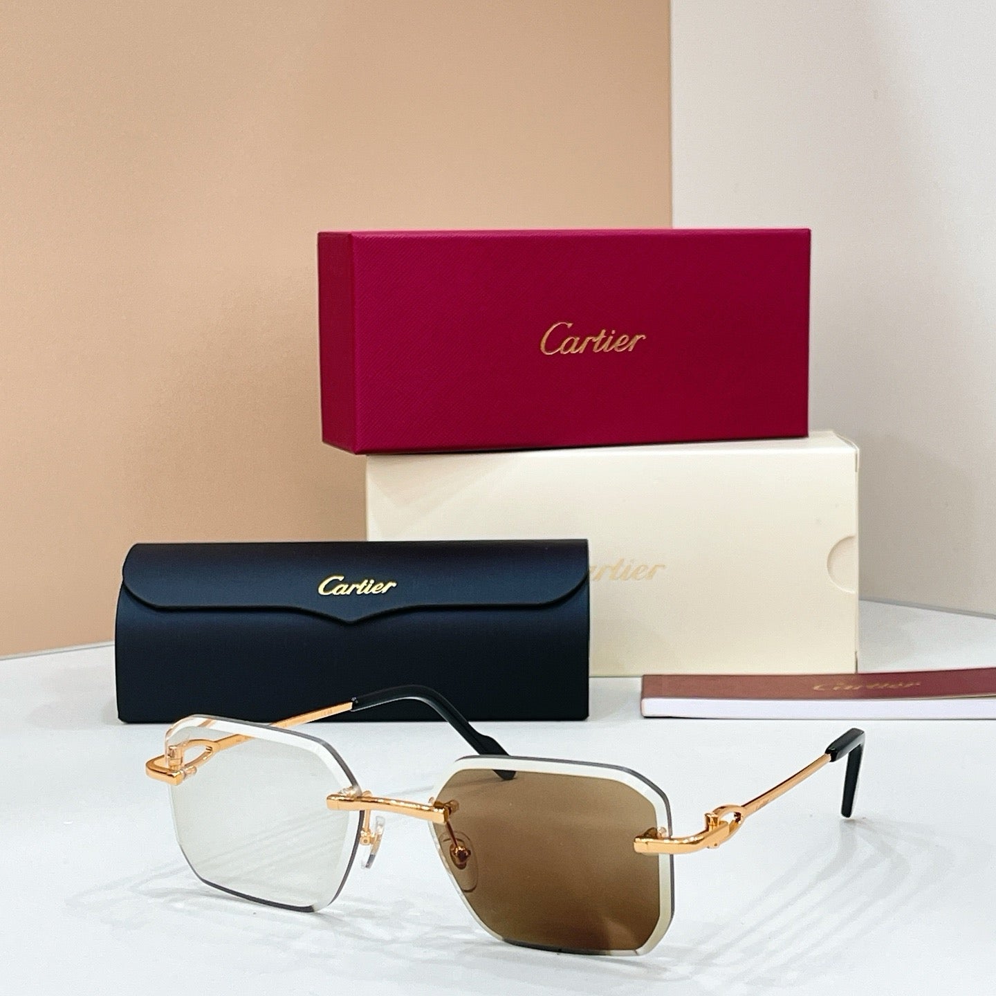 Mehrfarbige Sonnenbrille
