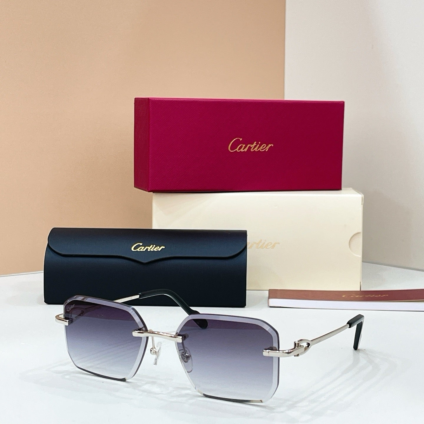 Mehrfarbige Sonnenbrille