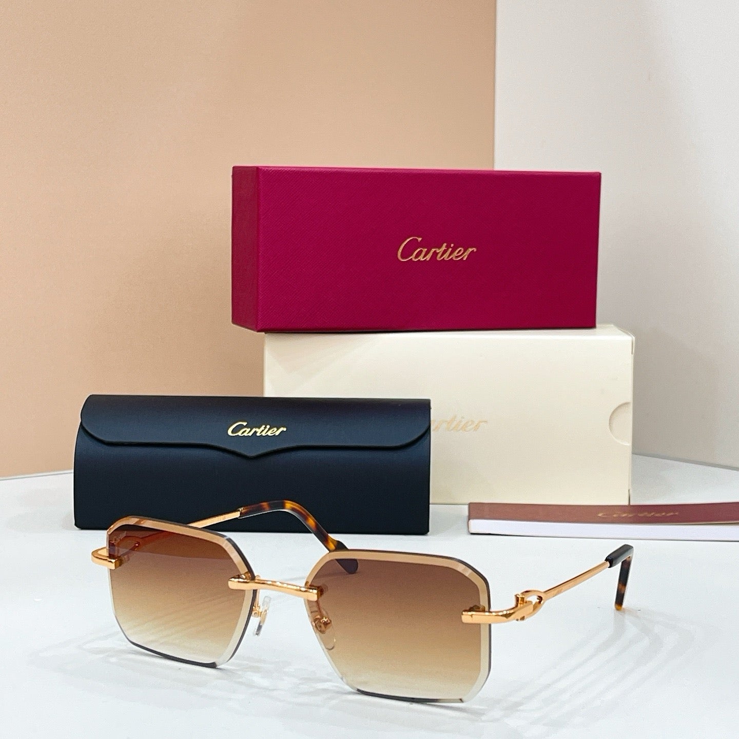 Mehrfarbige Sonnenbrille