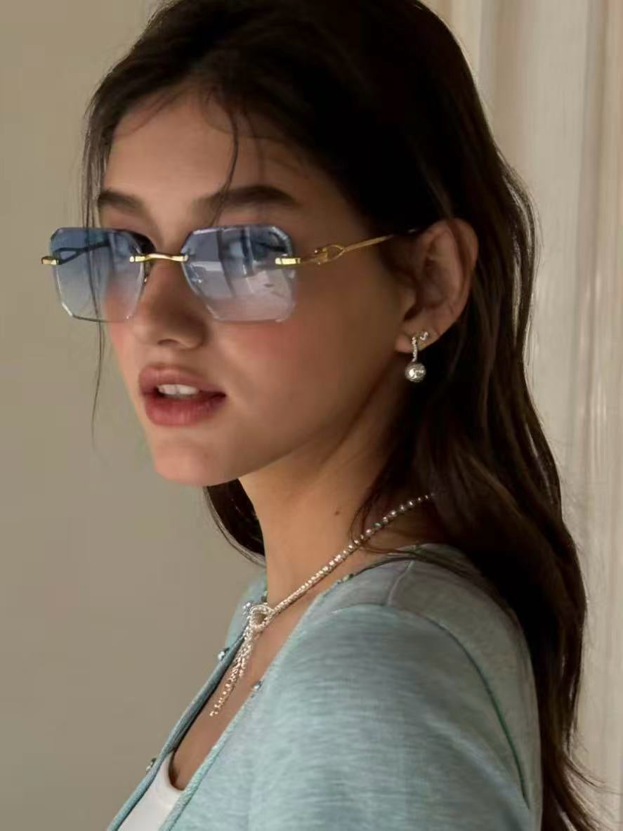Mehrfarbige Sonnenbrille