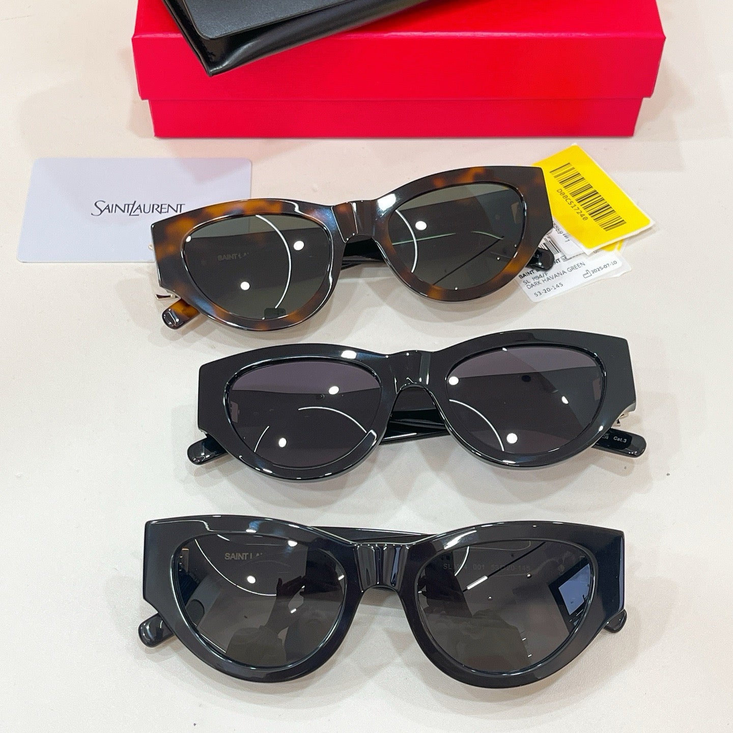 Mehrfarbige Sonnenbrille
