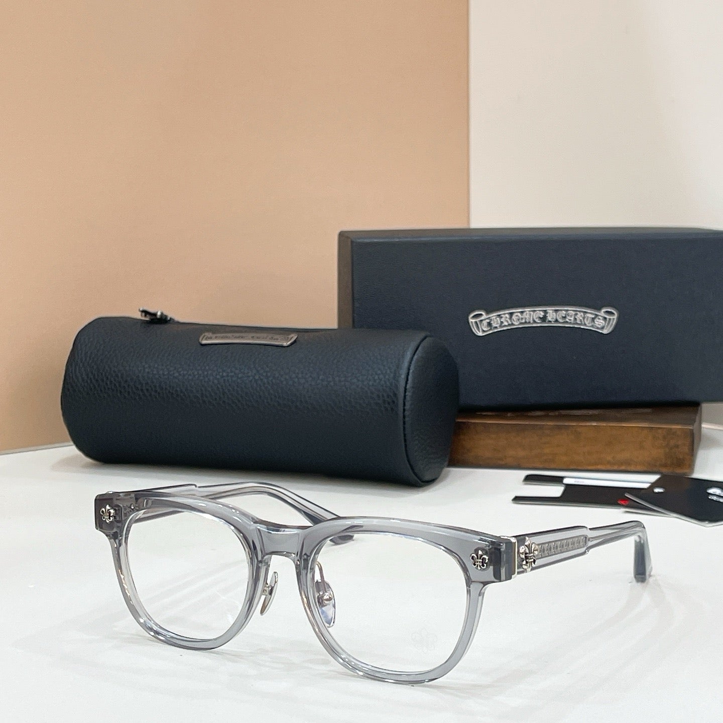 Mehrfarbige Sonnenbrille
