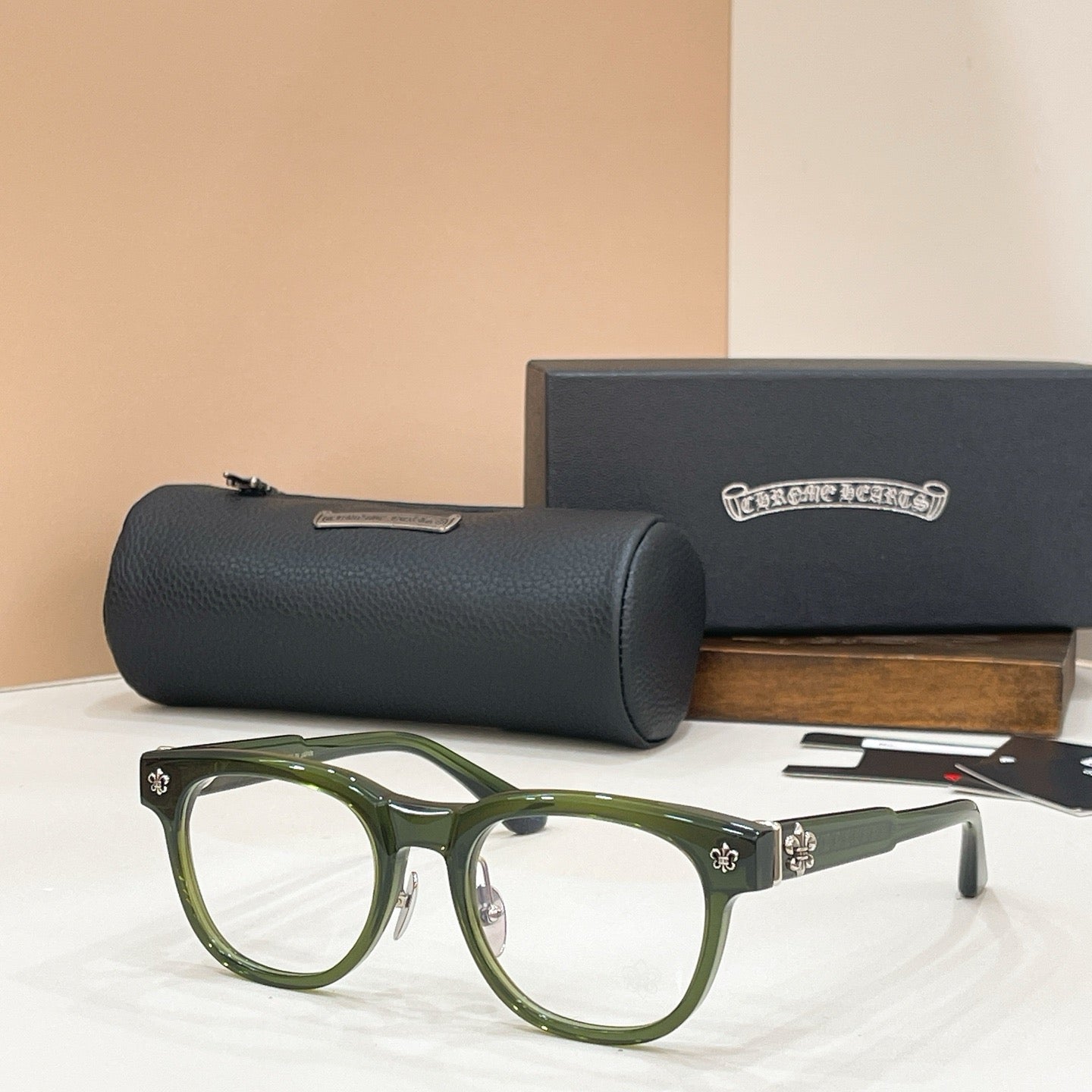 Mehrfarbige Sonnenbrille