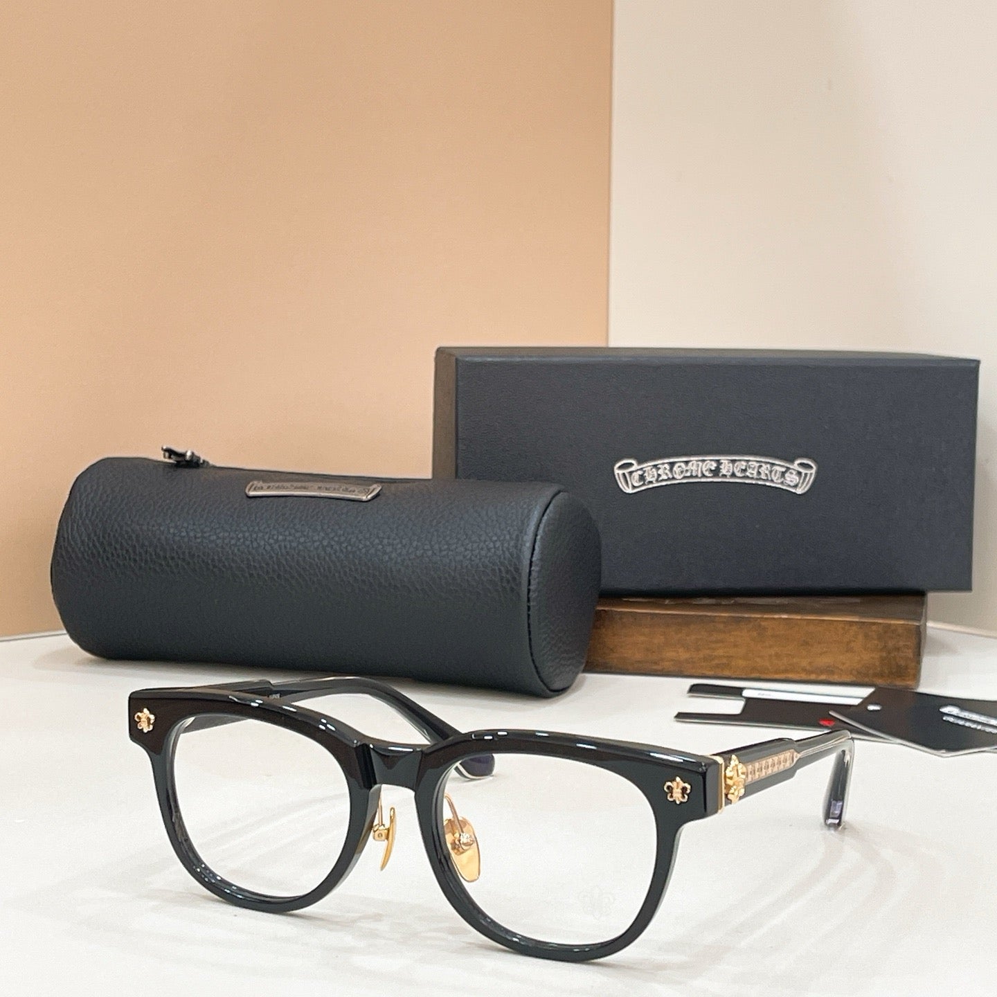 Mehrfarbige Sonnenbrille