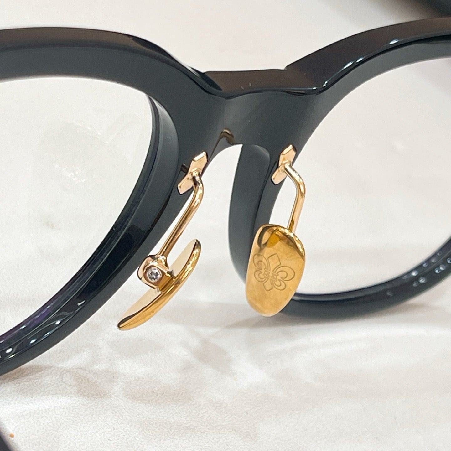 Mehrfarbige Sonnenbrille