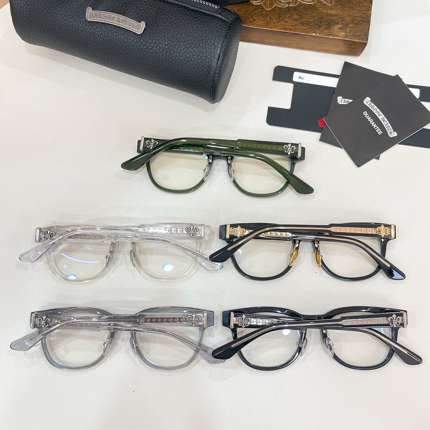 Mehrfarbige Sonnenbrille