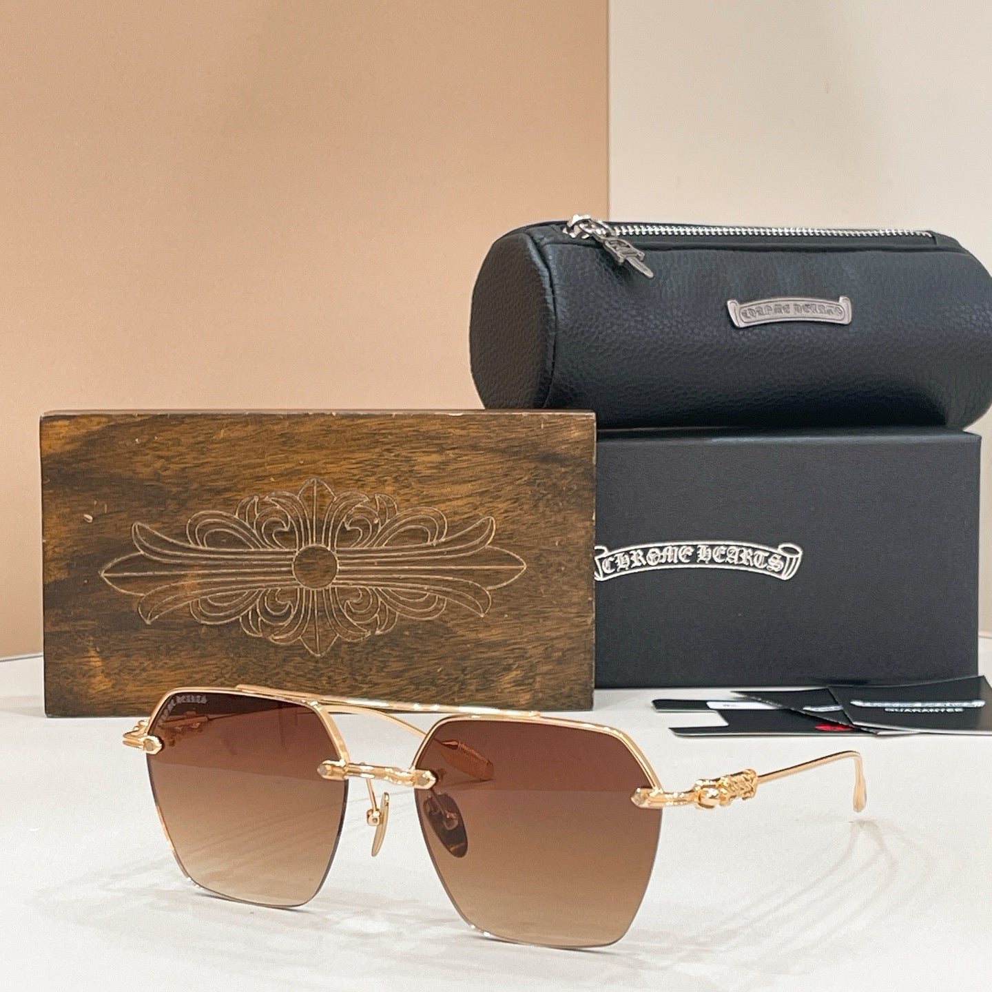 Mehrfarbige Sonnenbrille
