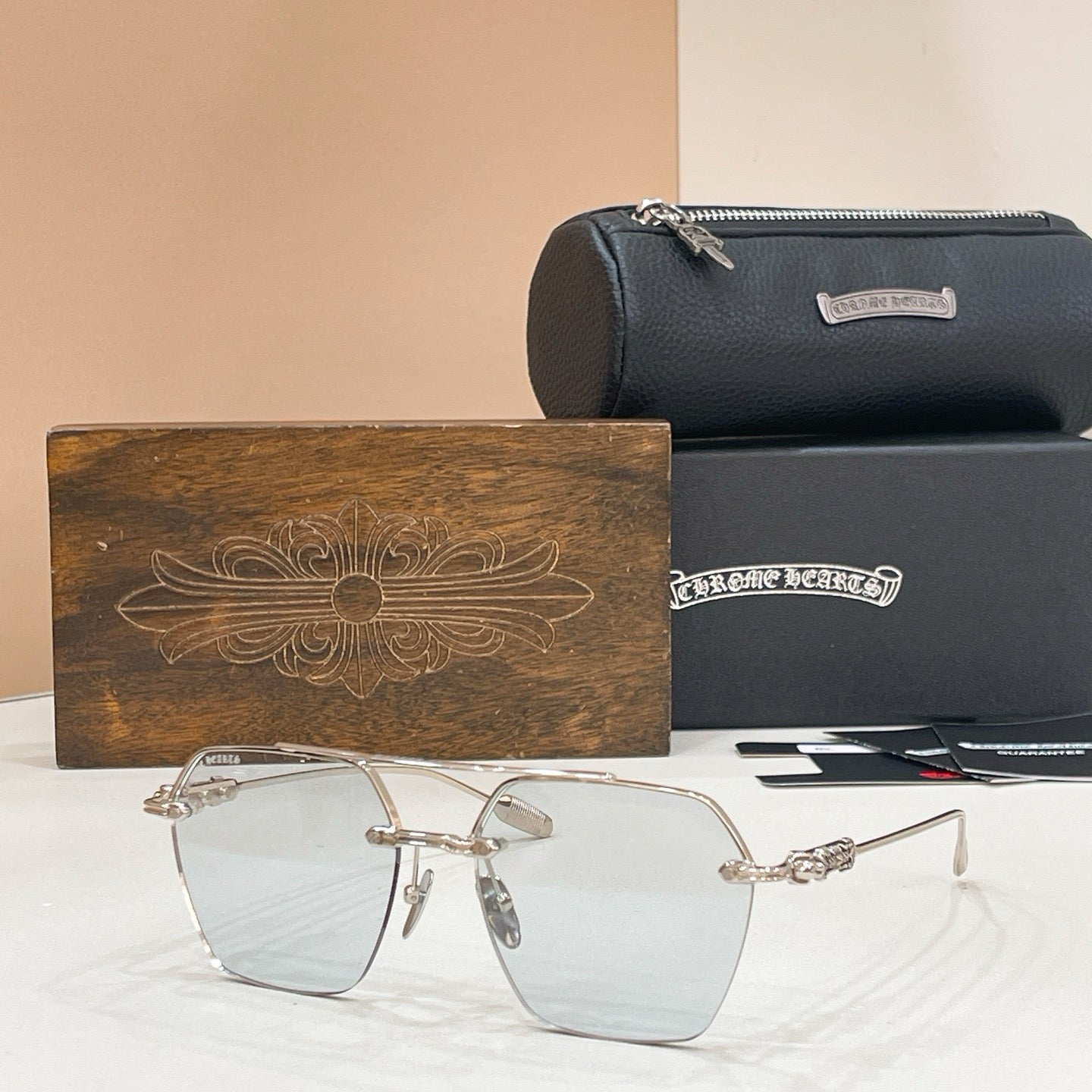 Mehrfarbige Sonnenbrille