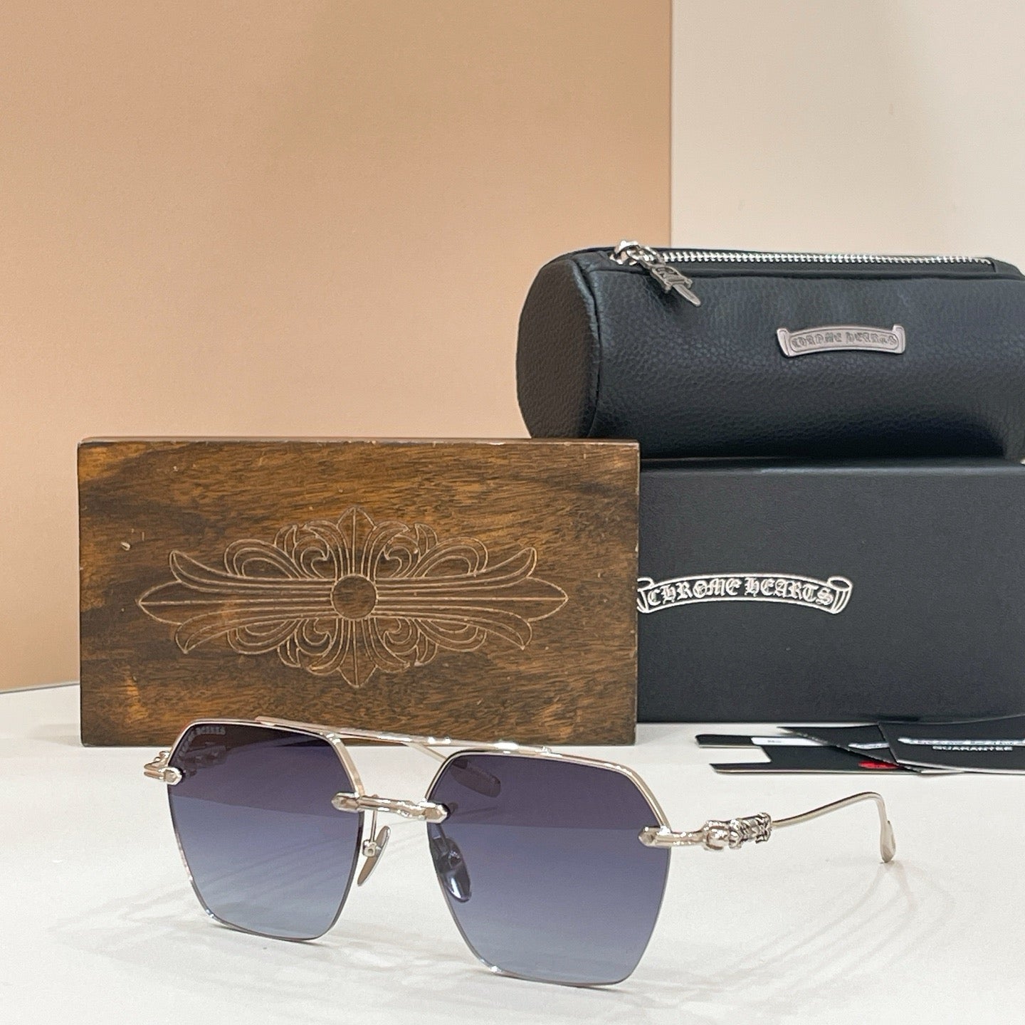 Mehrfarbige Sonnenbrille