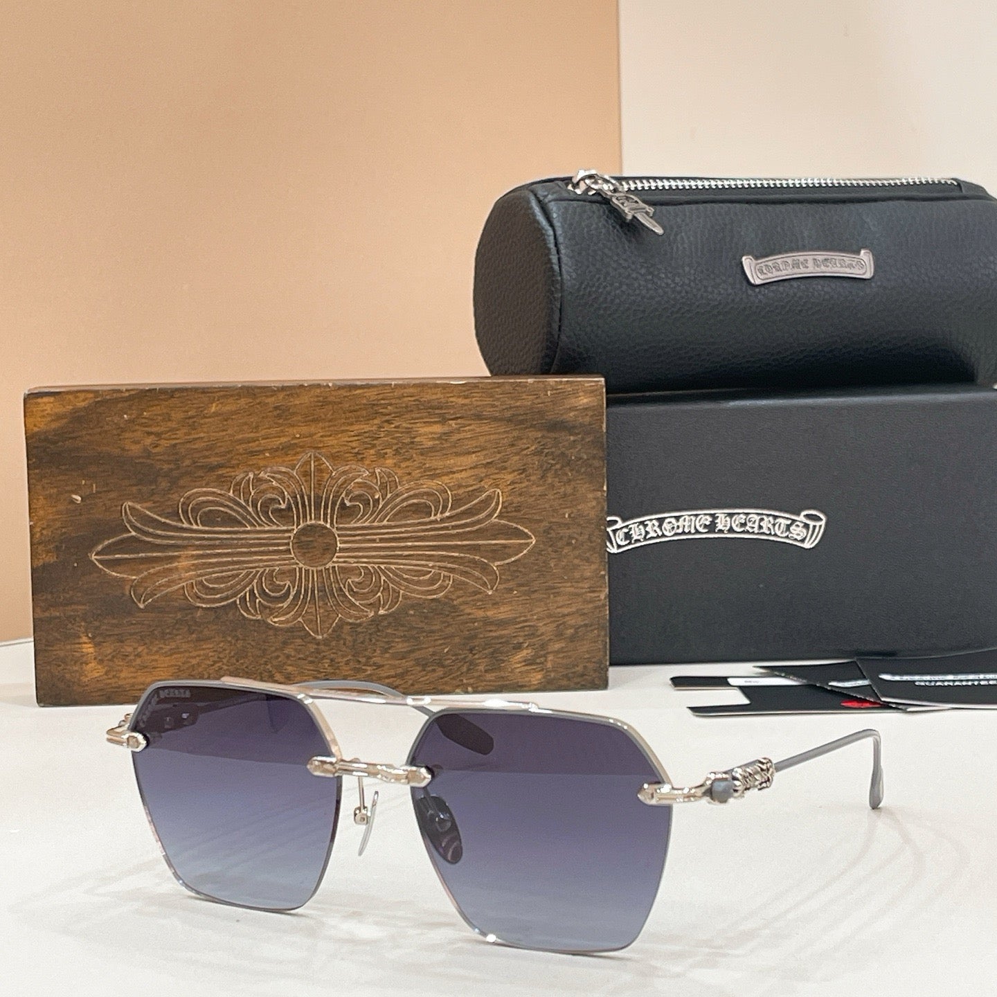 Mehrfarbige Sonnenbrille