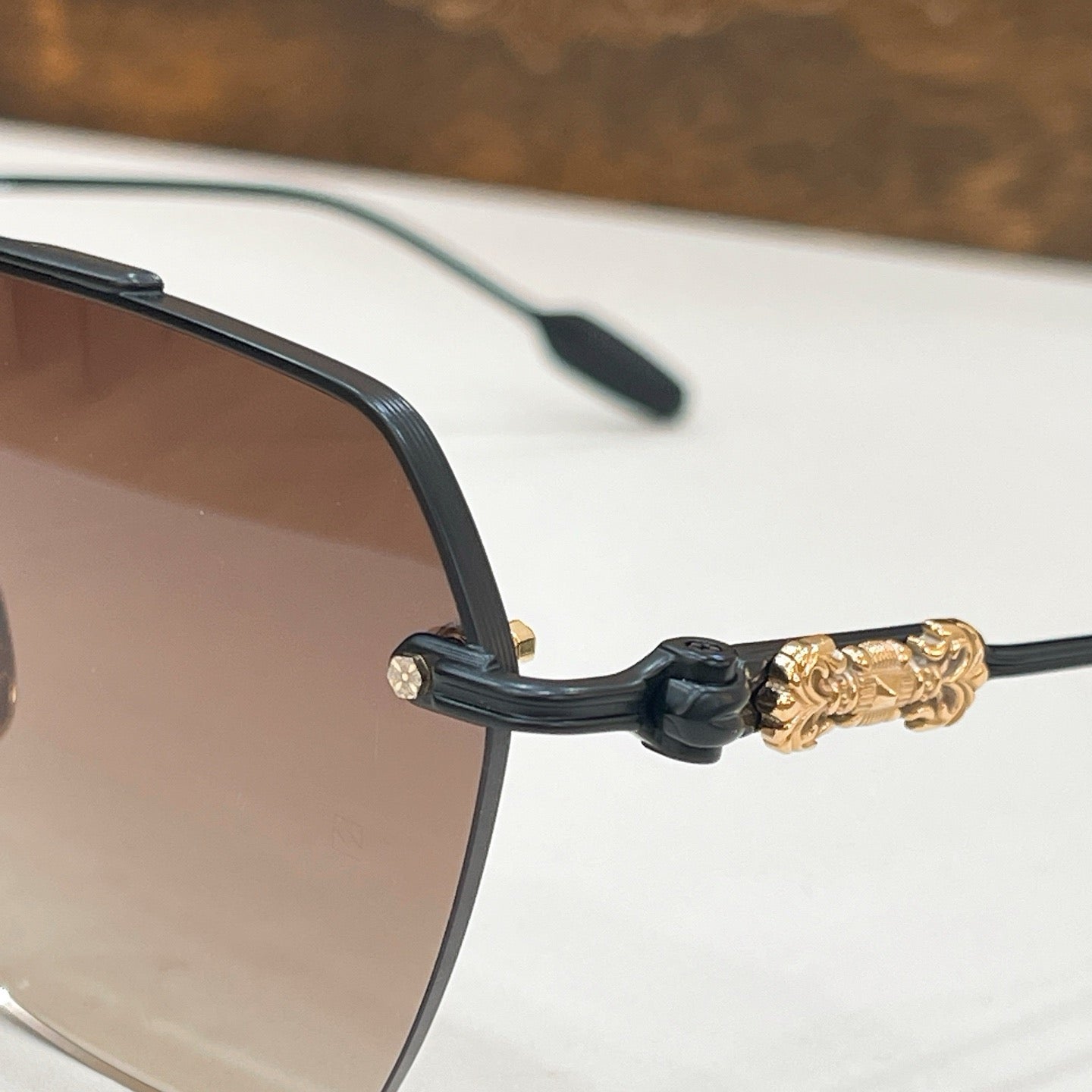 Mehrfarbige Sonnenbrille