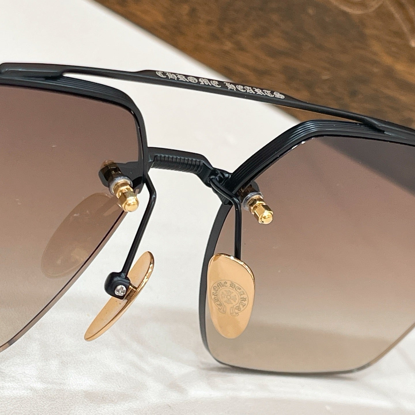 Mehrfarbige Sonnenbrille