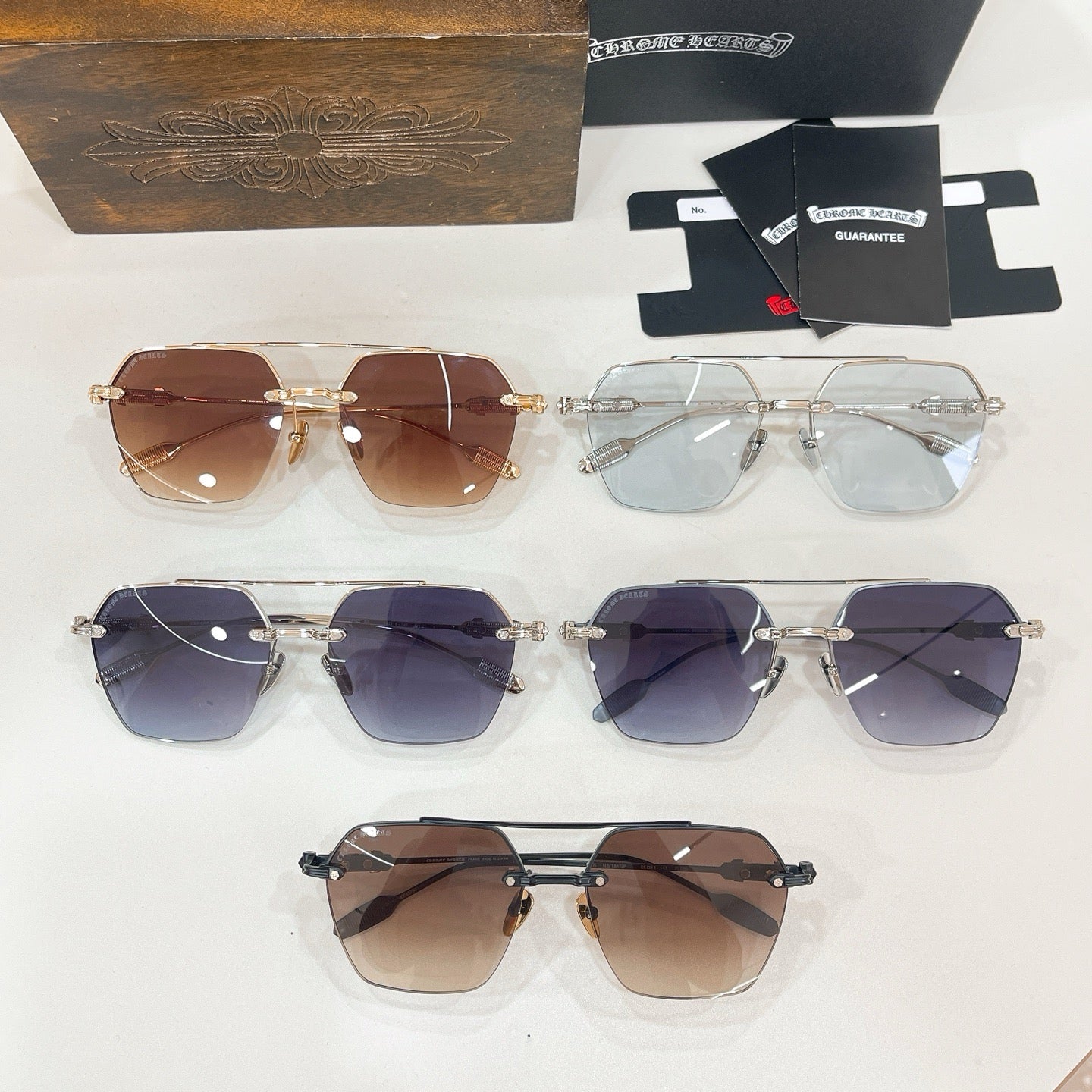 Mehrfarbige Sonnenbrille