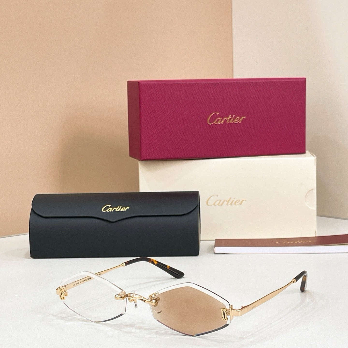 Mehrfarbige Sonnenbrille