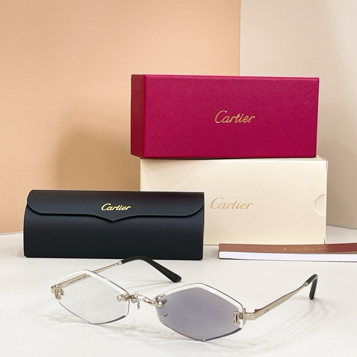 Mehrfarbige Sonnenbrille