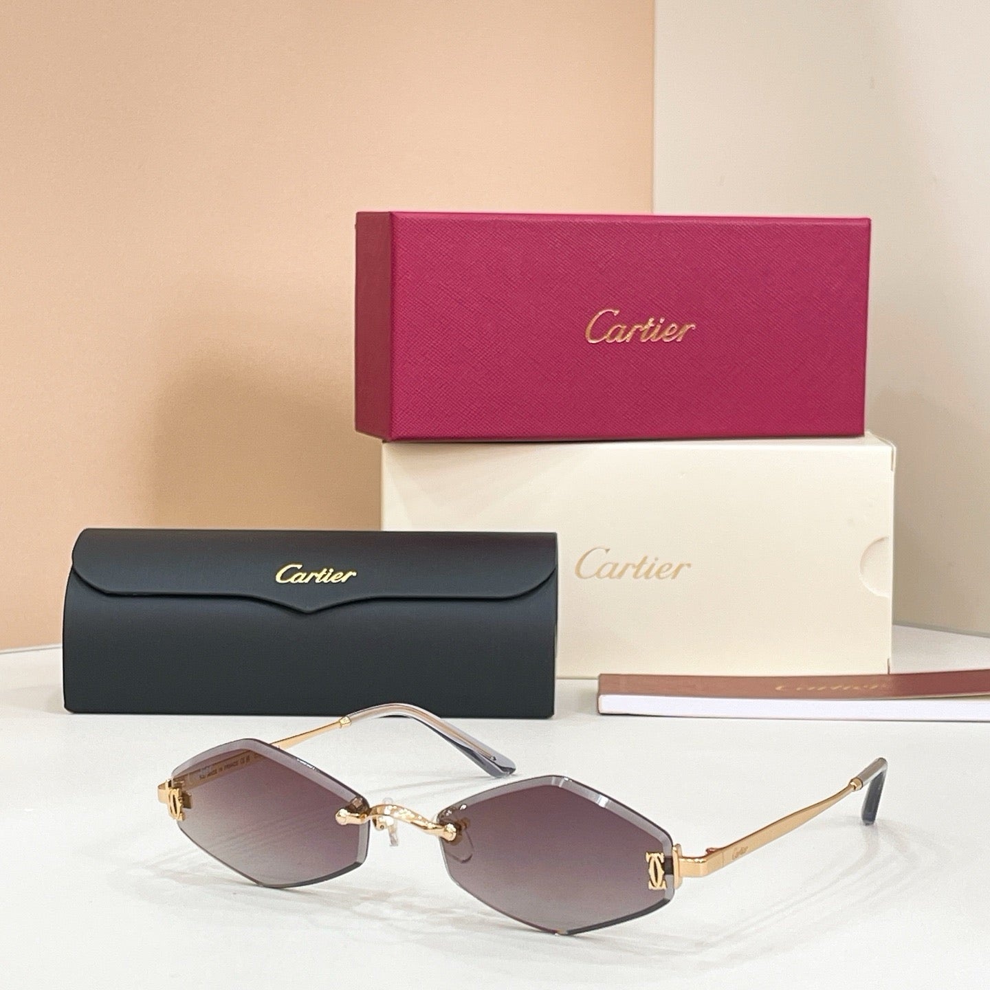 Mehrfarbige Sonnenbrille