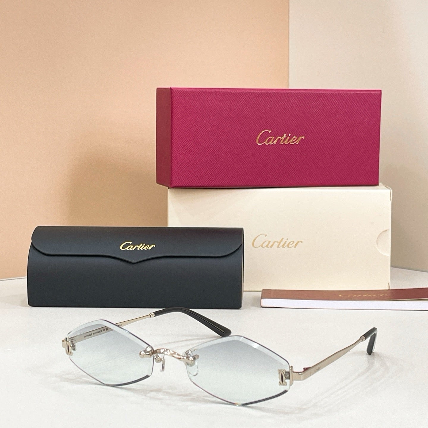 Mehrfarbige Sonnenbrille