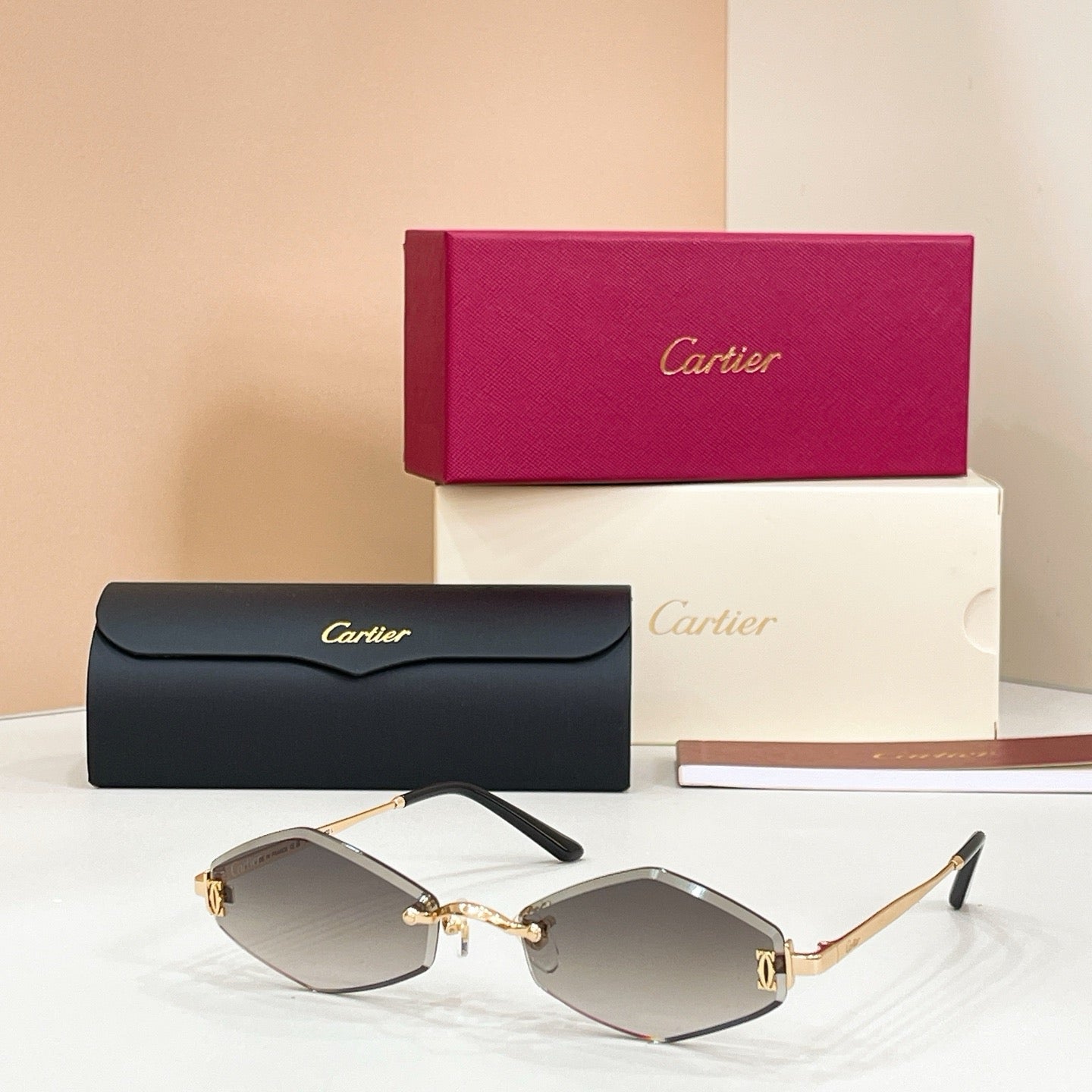 Mehrfarbige Sonnenbrille