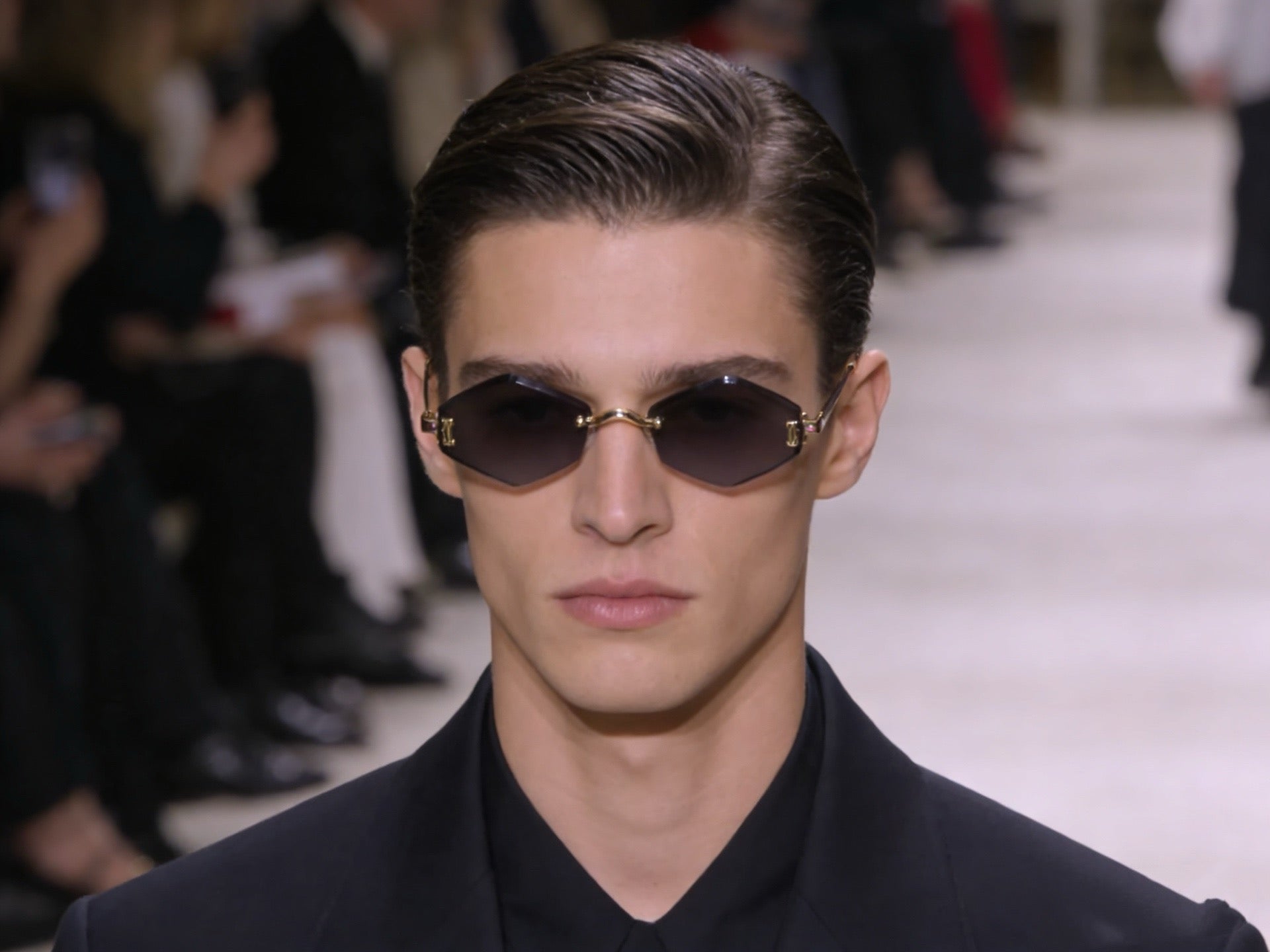 Mehrfarbige Sonnenbrille