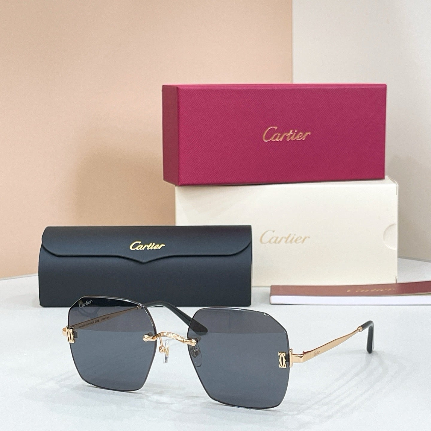 Mehrfarbige Sonnenbrille