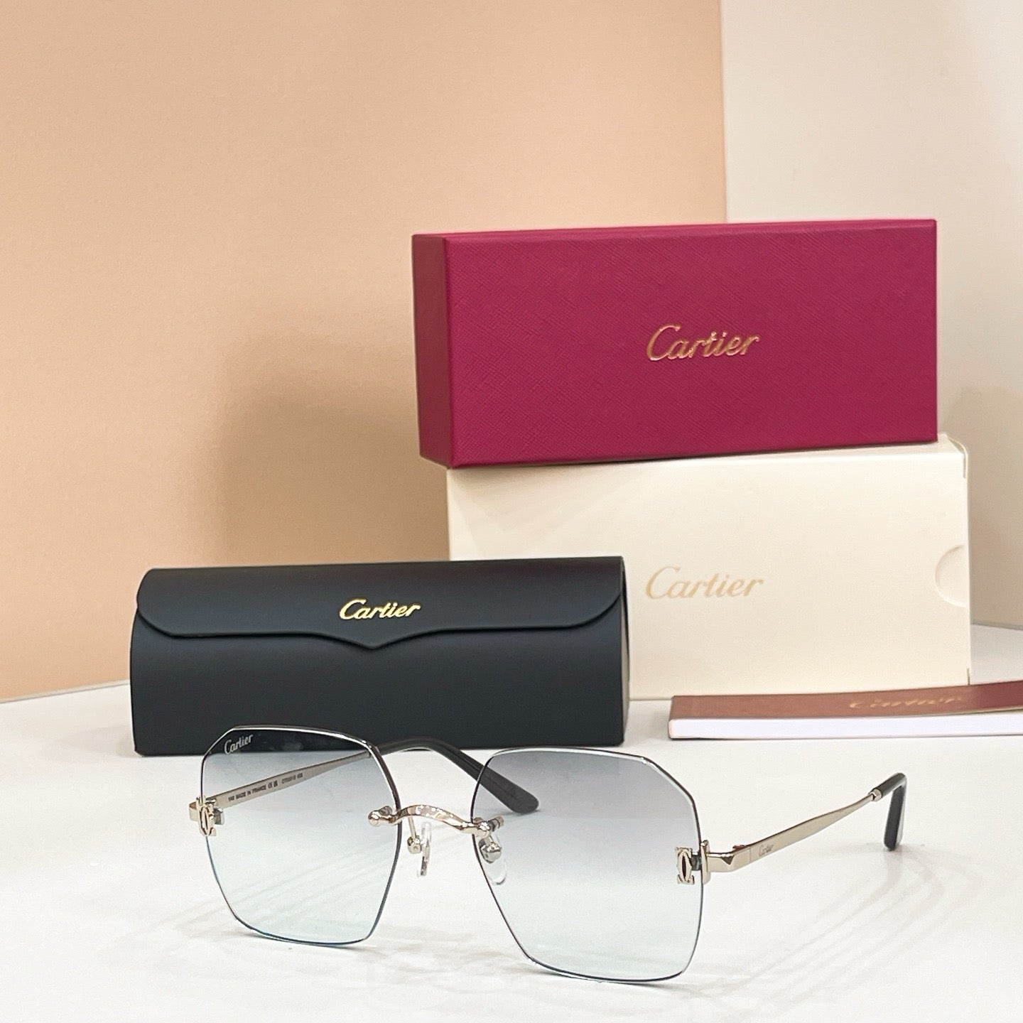 Mehrfarbige Sonnenbrille