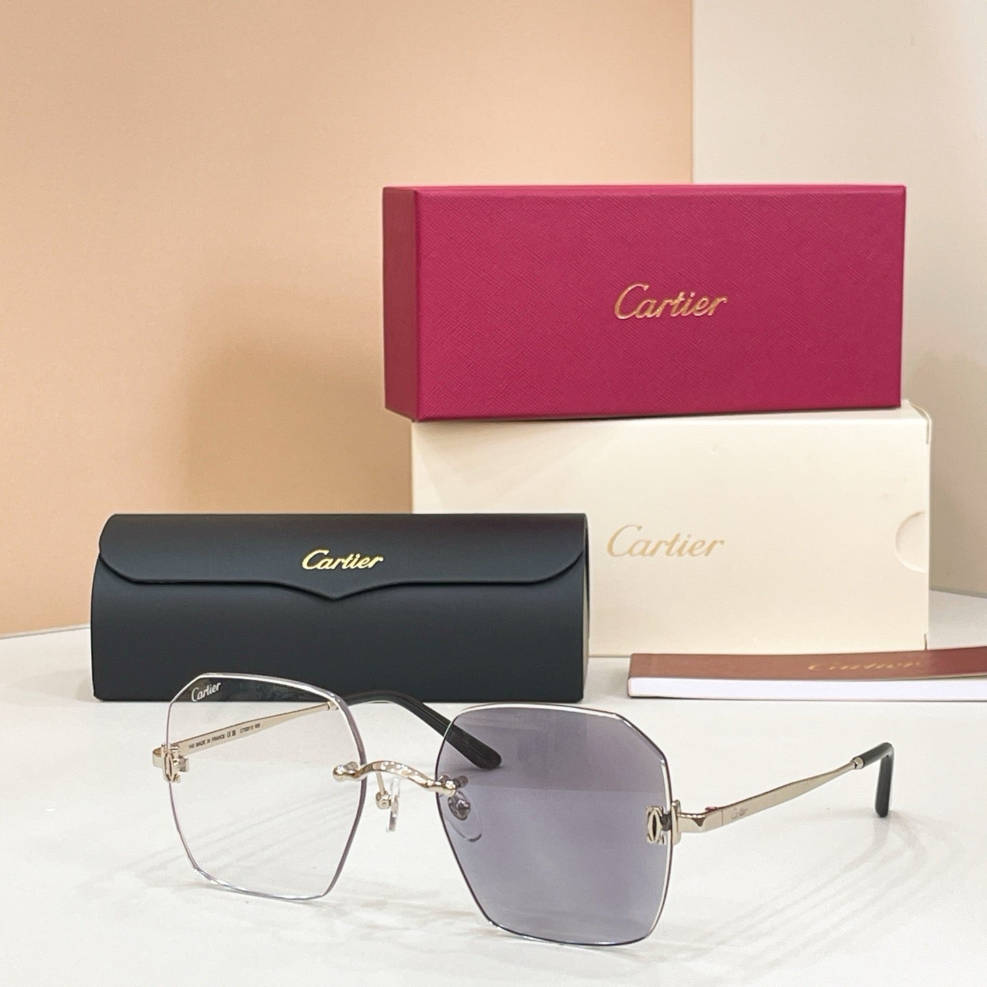 Mehrfarbige Sonnenbrille