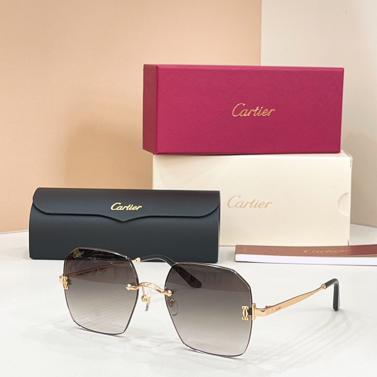 Mehrfarbige Sonnenbrille