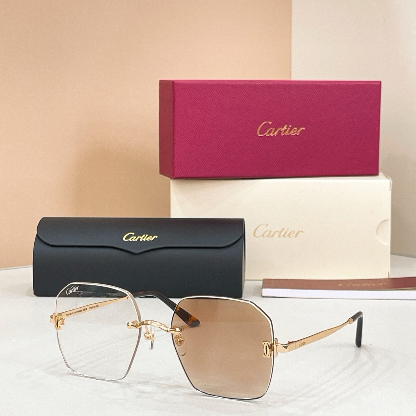 Mehrfarbige Sonnenbrille