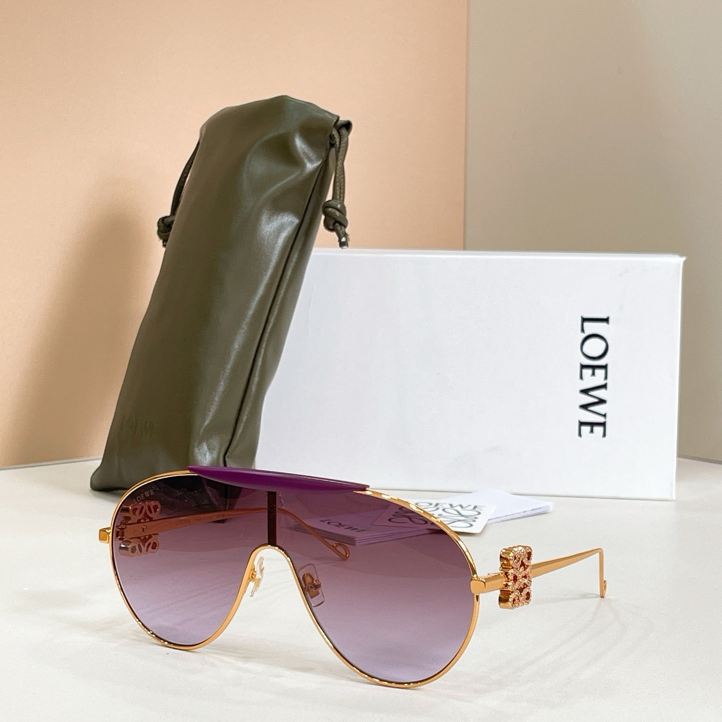 Mehrfarbige Sonnenbrille