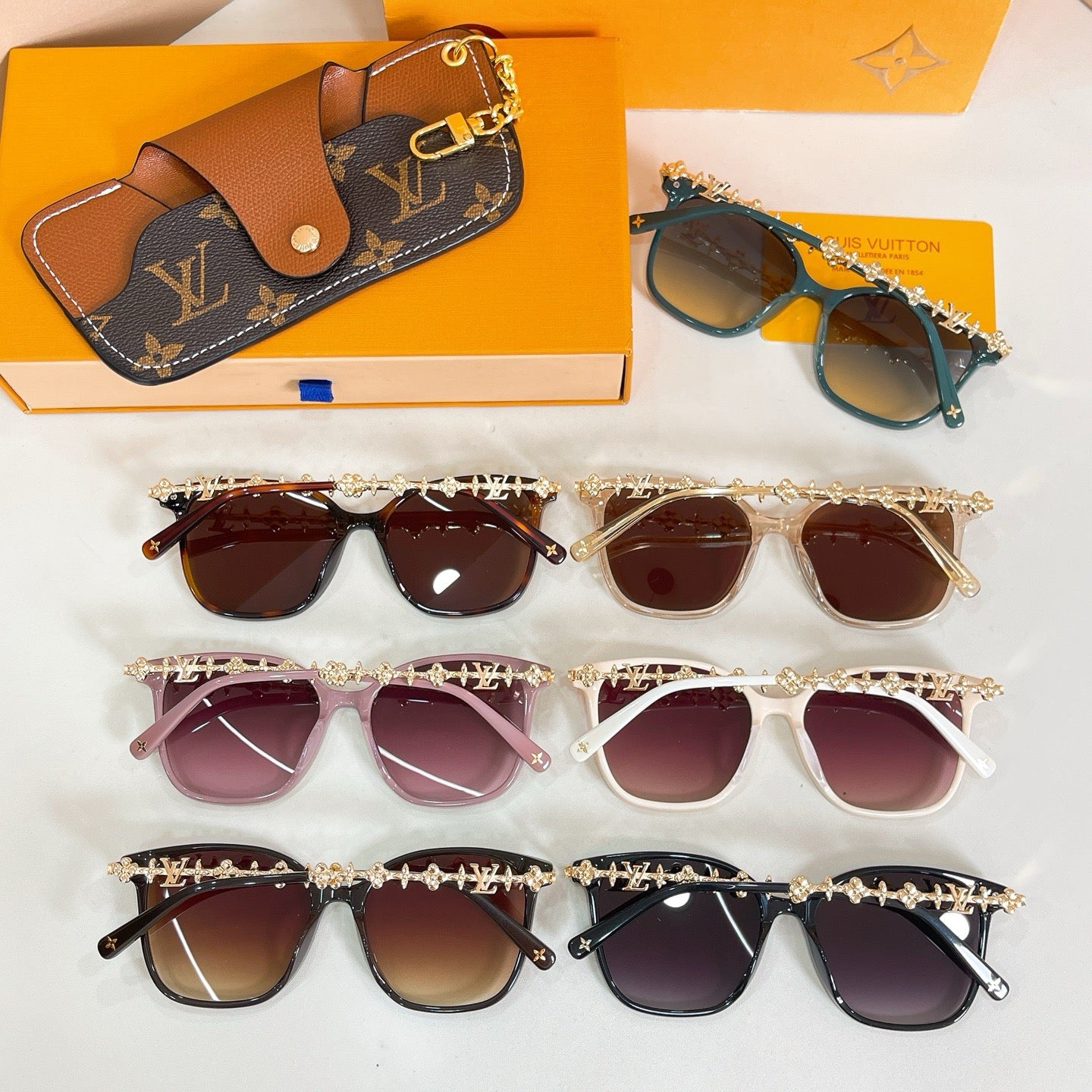 Mehrfarbige Sonnenbrille